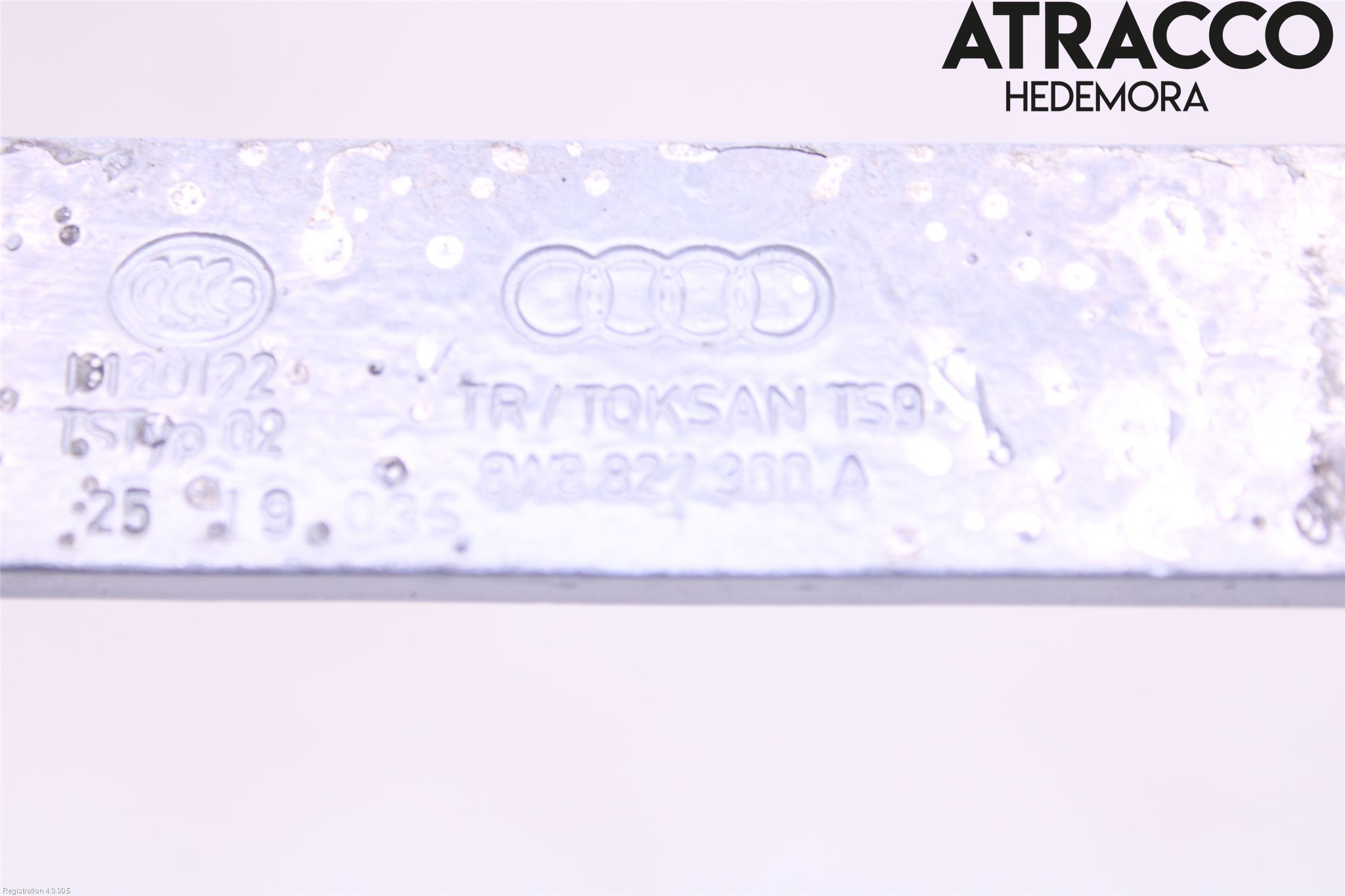 Audi A5 17- Bakluckegångjärn Hö