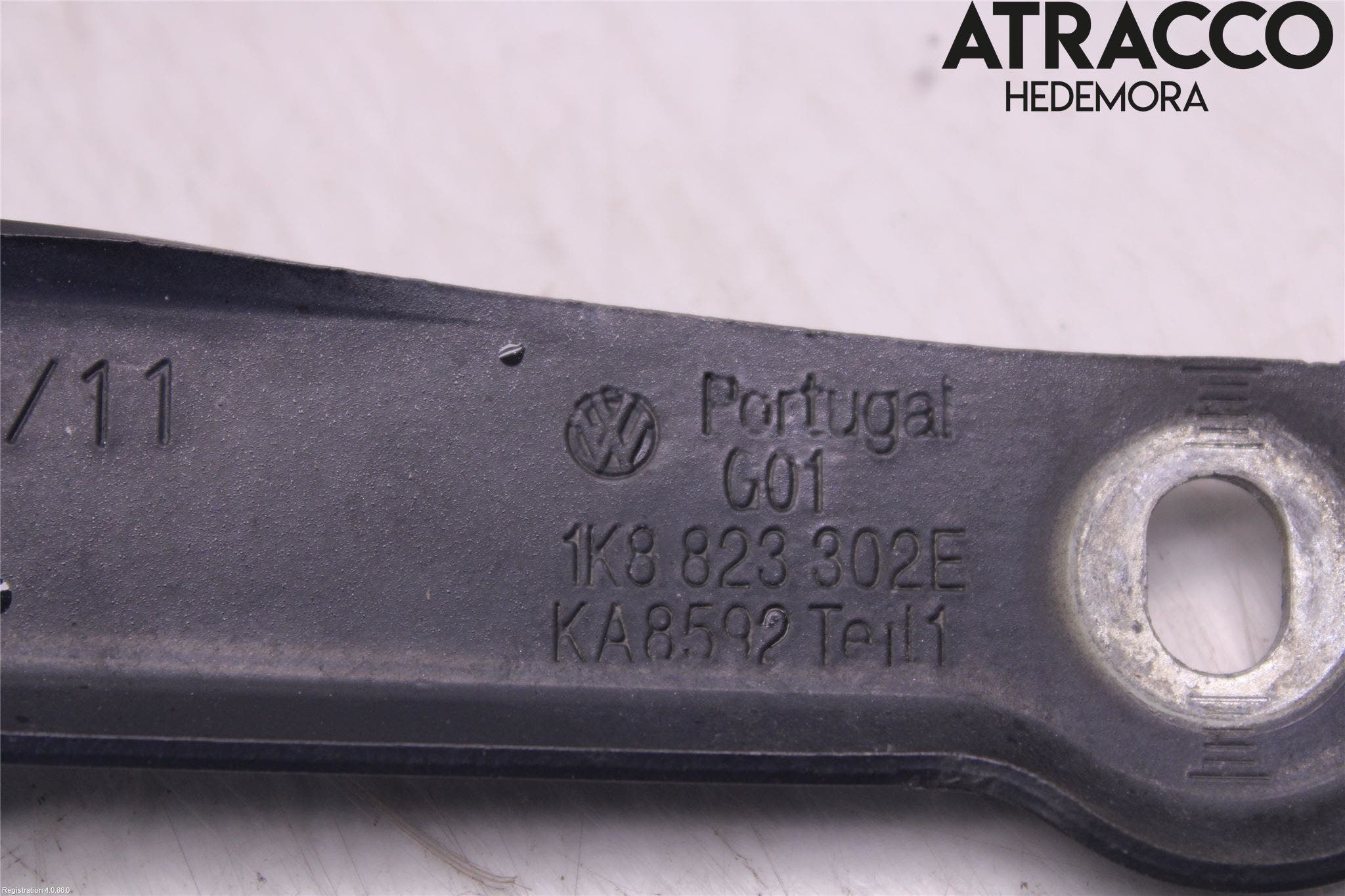 Volkswagen VW SCIROCCO 09-17 Huvgångjärn