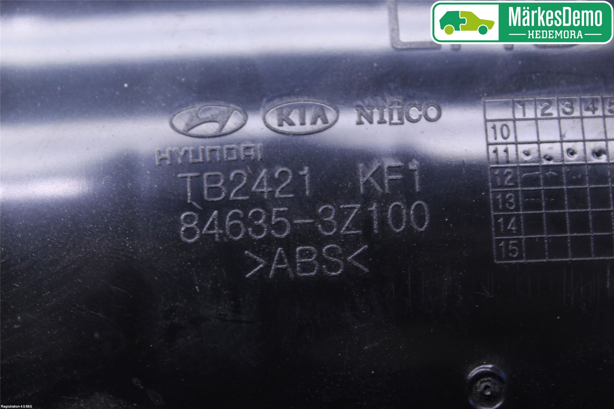 Hyundai i40 08-15 Instrumentkonsoll Mitt