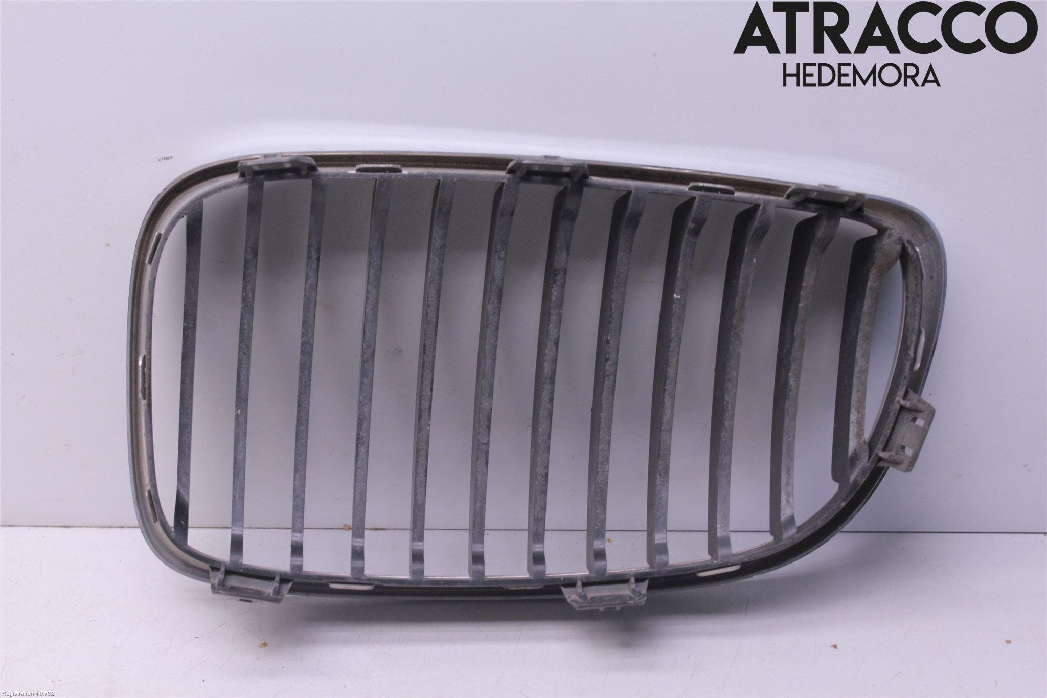 BMW 1 E87/81 5D/3D 03-11 Grilldel Höger