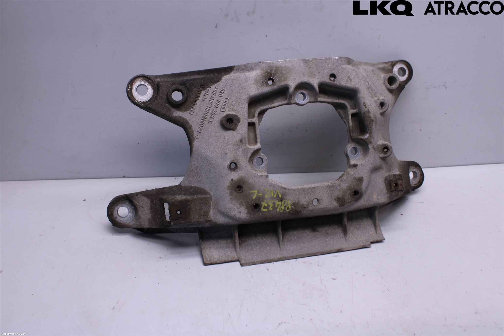 Audi Q5 09-16 Växellådsbalk