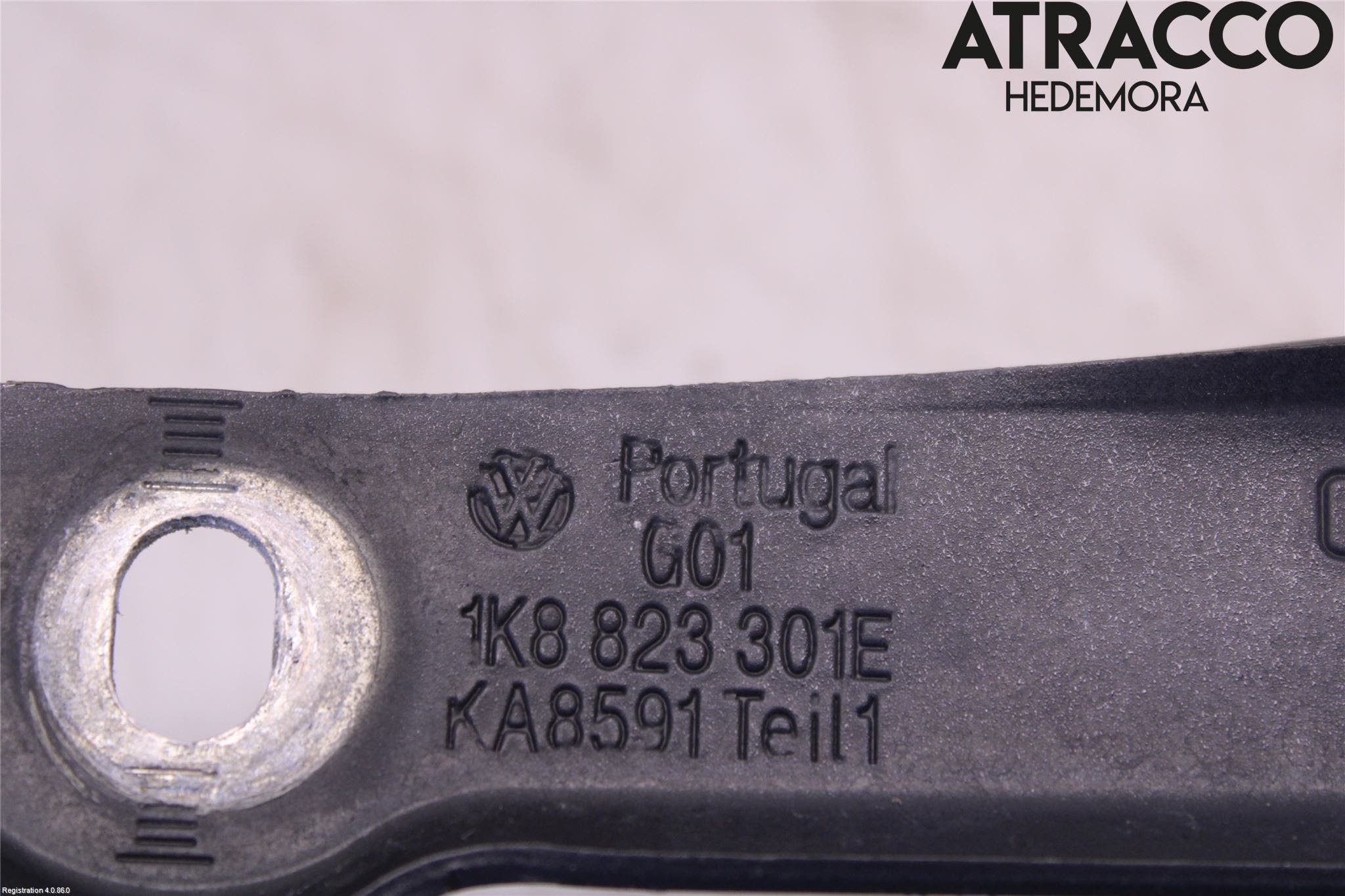 Volkswagen VW SCIROCCO 09-17 Huvgångjärn