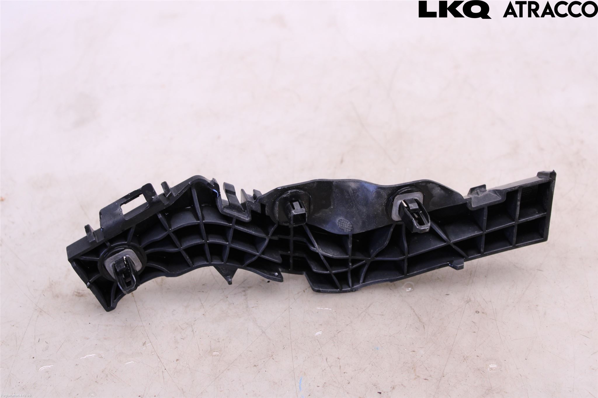 Toyota AVENSIS 16-18 Stötfångarfäste Bak Hö