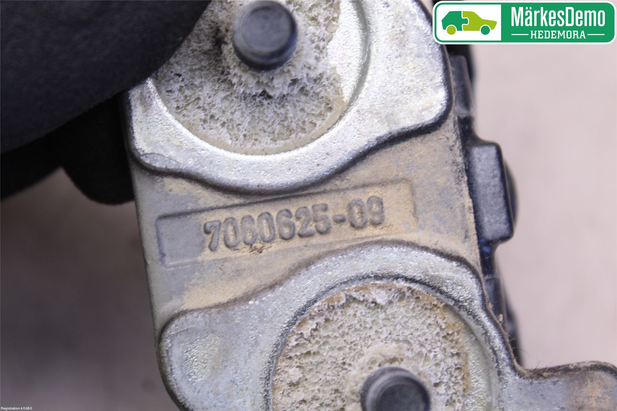 BMW X1 E84 10-15 Bakluckegångjärn Vä