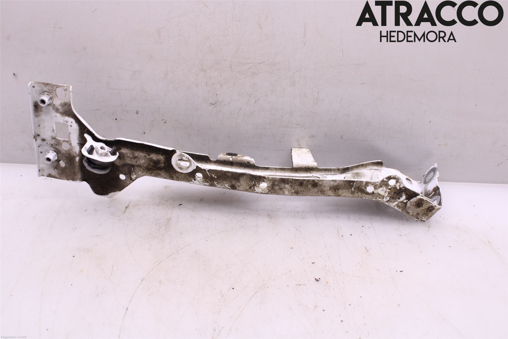 Audi A5 17- Skärmfäste Fram Hö