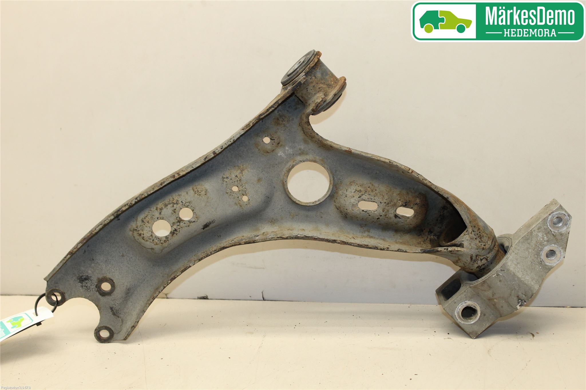 Volkswagen VW GOLF VI 09-13 Bärarm Fram Undre Hö