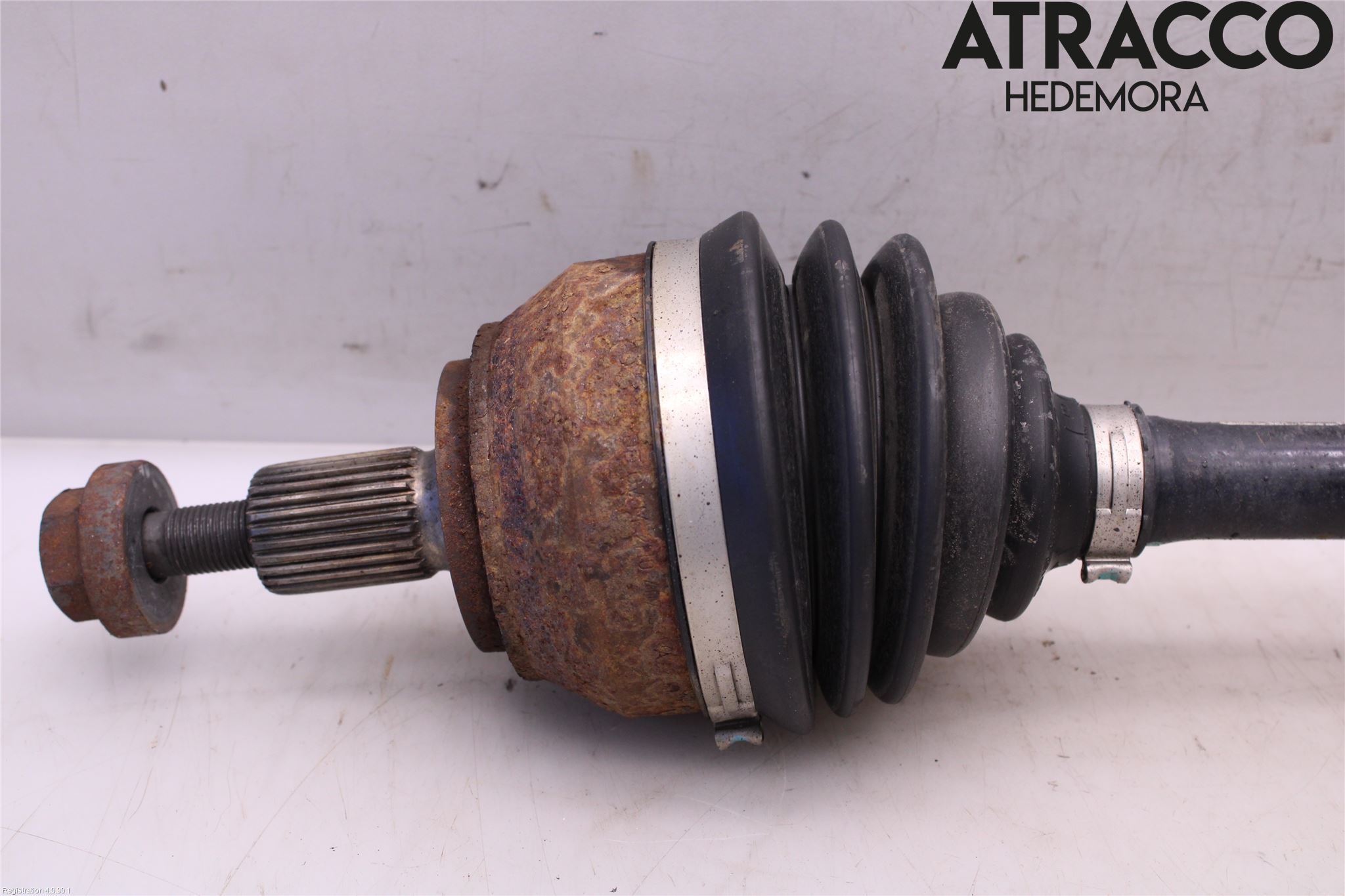 Volkswagen VW AMAROK 2H 10-22 Drivaxel Fram Höger