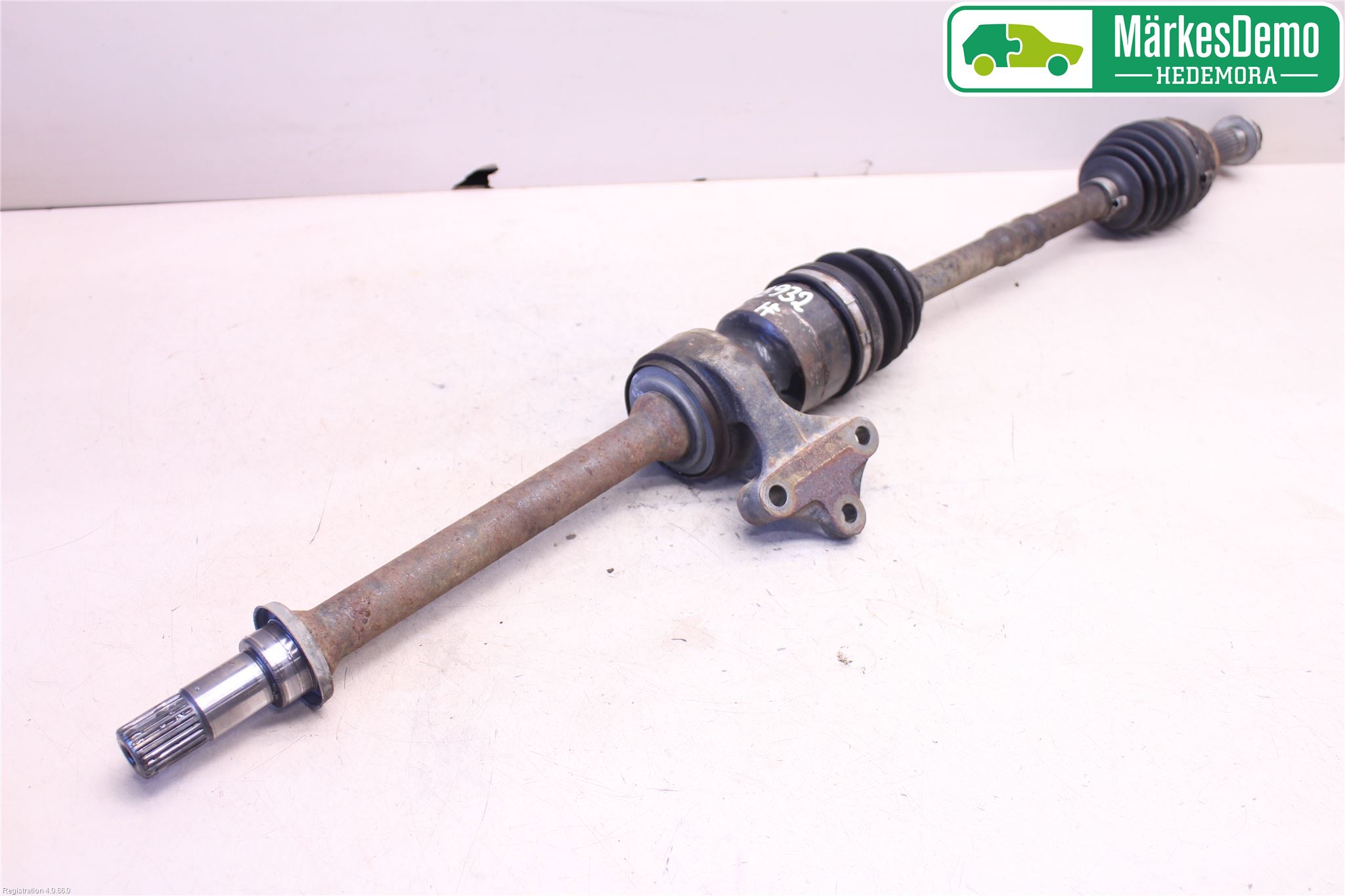 Mazda 2 (DE) 08-15 Drivaxel Fram Höger