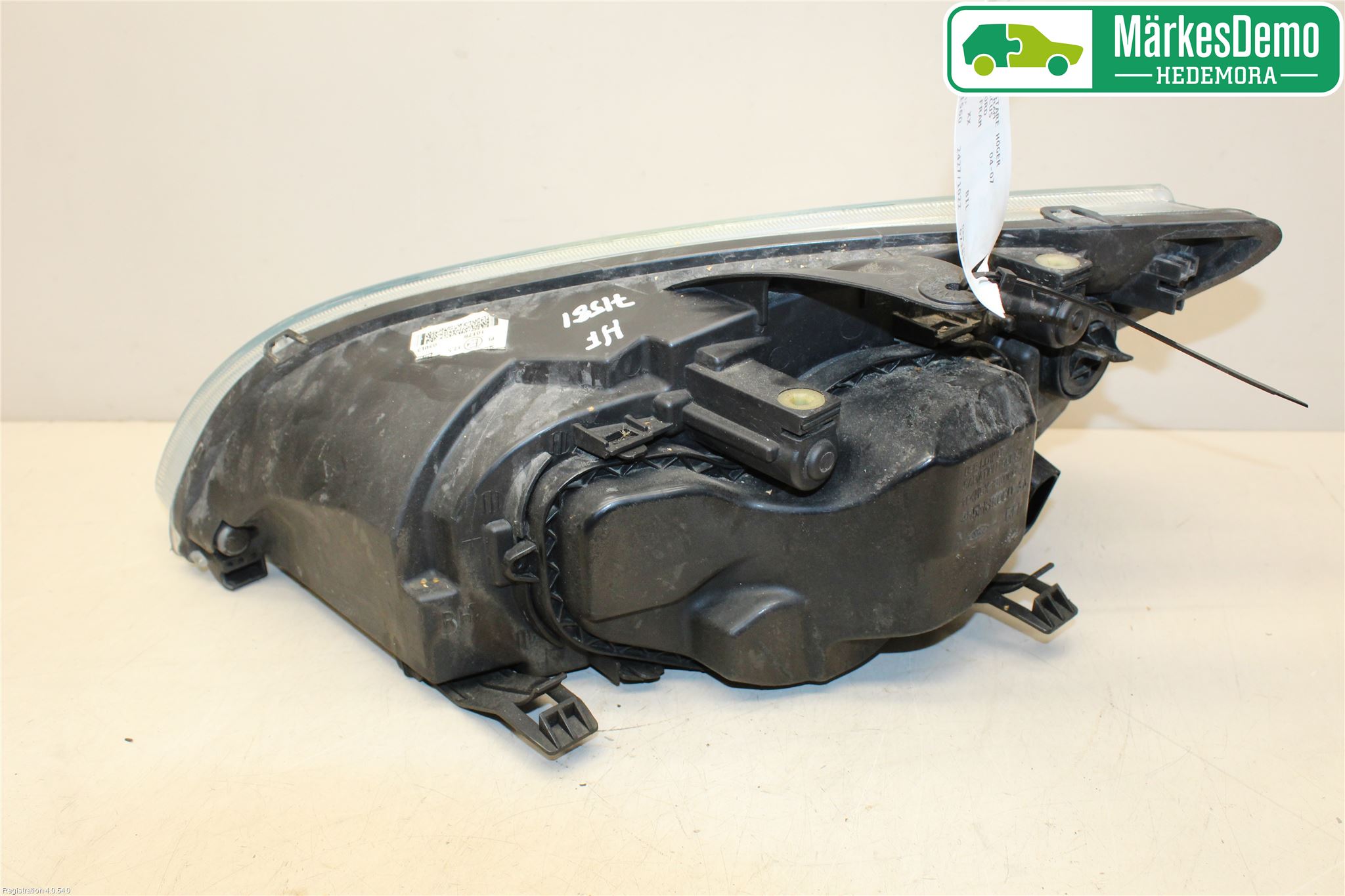 Ford FOCUS     04-07 Strålkastare Höger