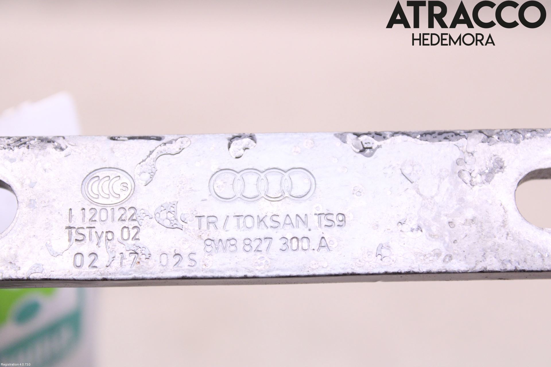 Audi A5 17- Bakluckegångjärn Hö