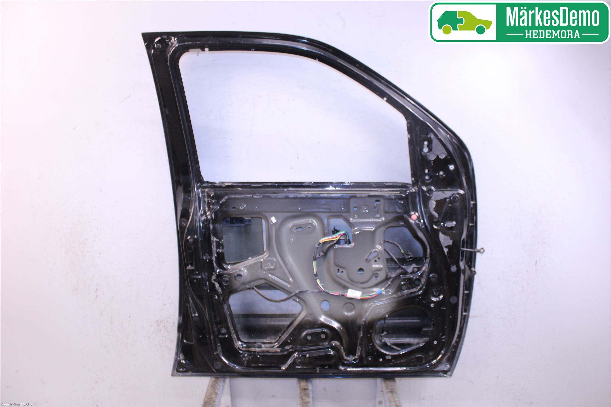 Nissan NAVARA 05-16 Dörr Fram Vänster