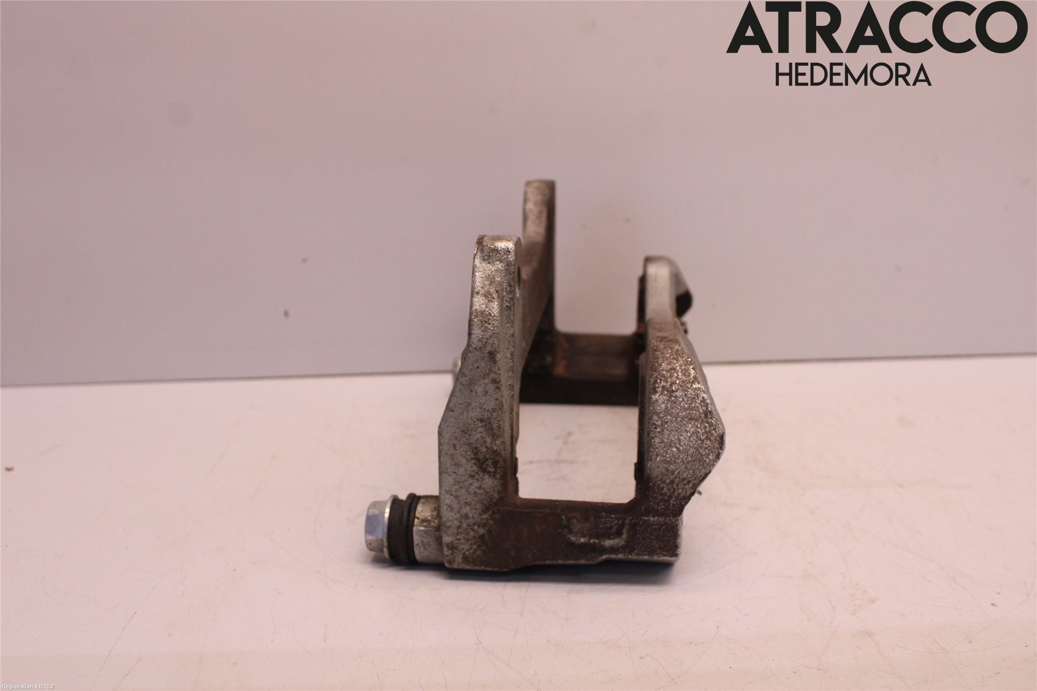 Toyota RAV4 19- Bromsokshållare