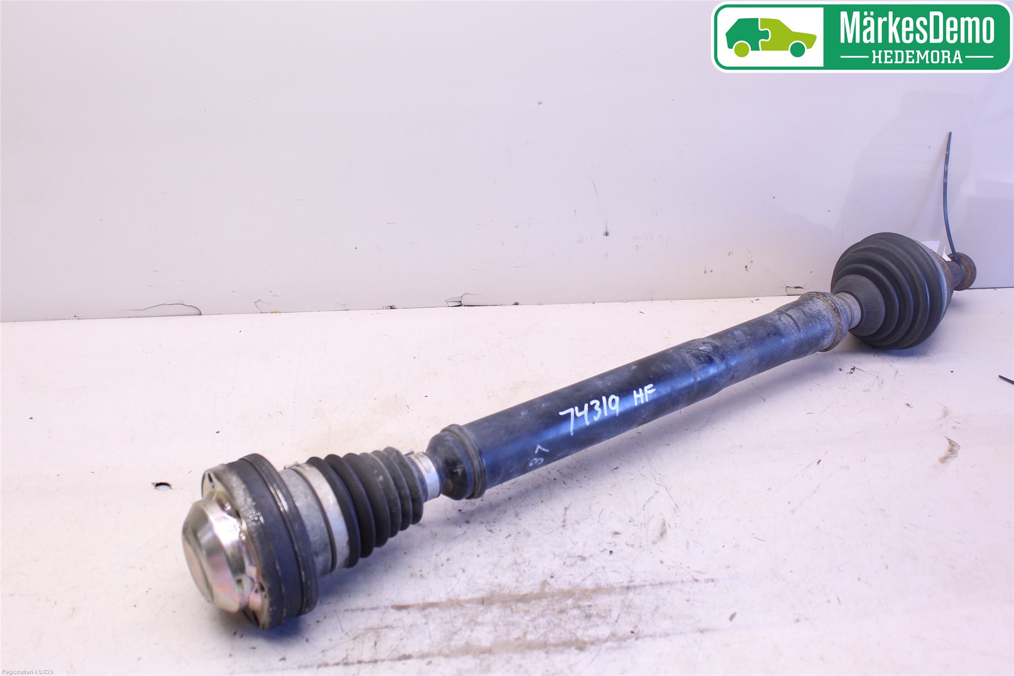 Volkswagen VW JETTA VI 11- Drivaxel Fram Höger