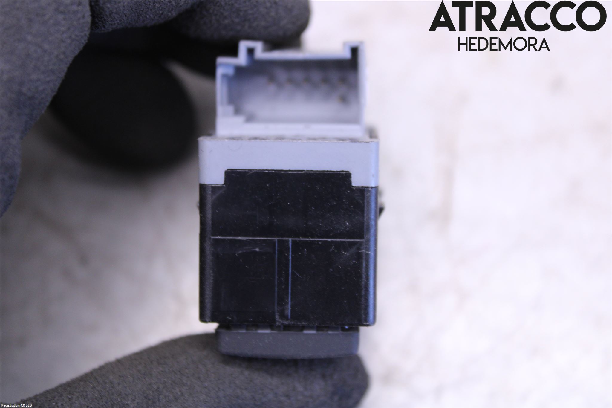 Audi A8/S8 4E  02-09 Strömställare Fram