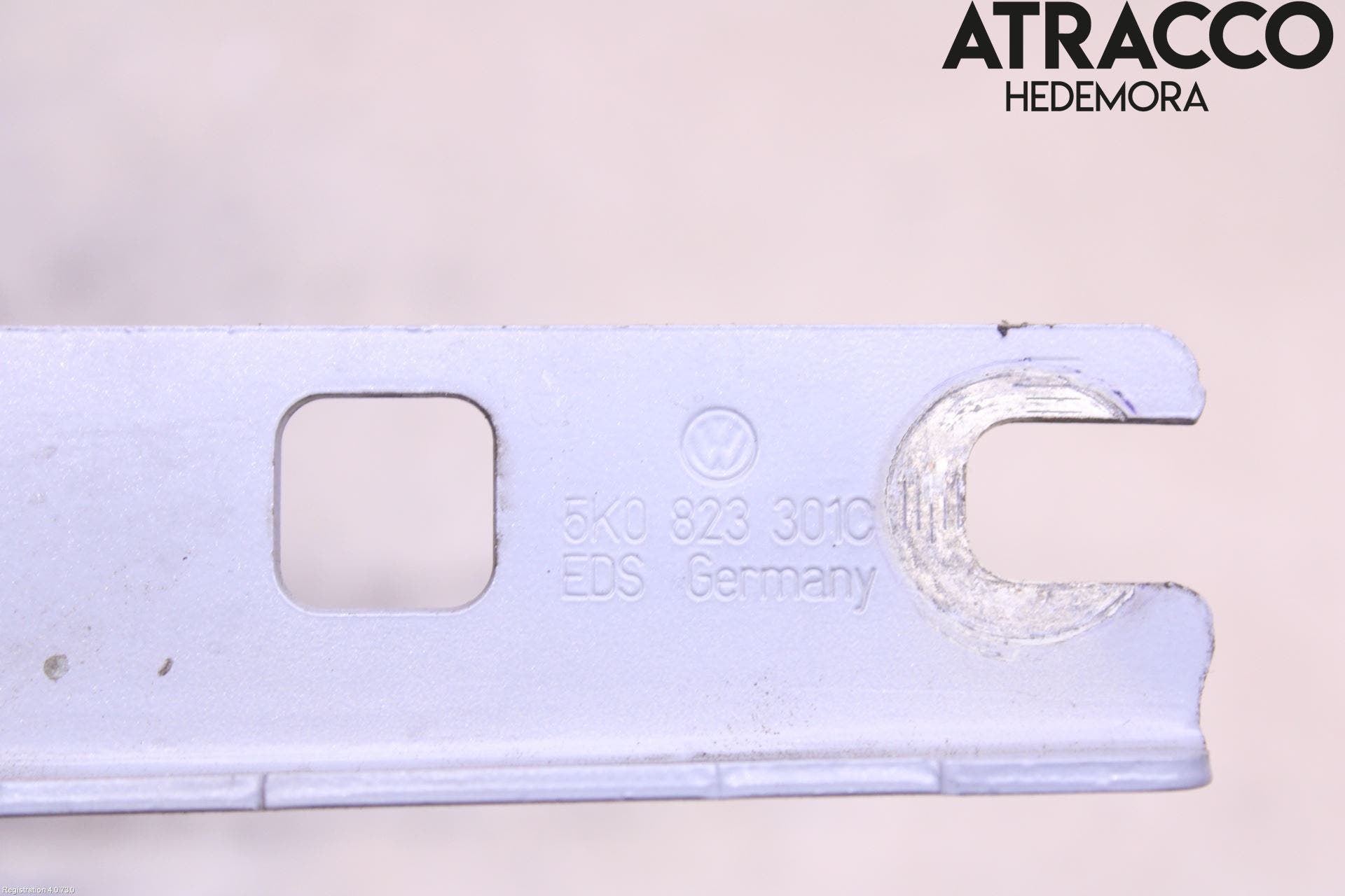 Volkswagen VW GOLF VI 09-13 Huvgångjärn