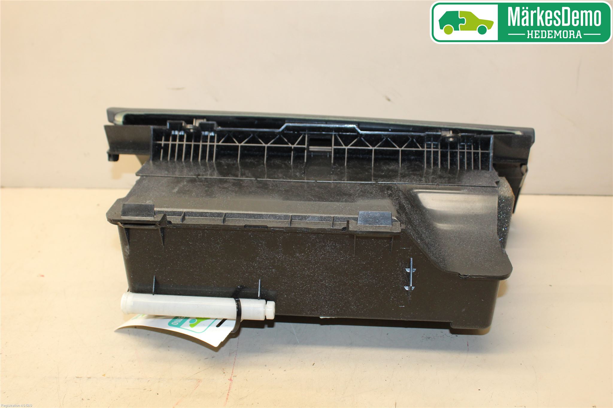 Volvo XC70 14-16 Handskfack