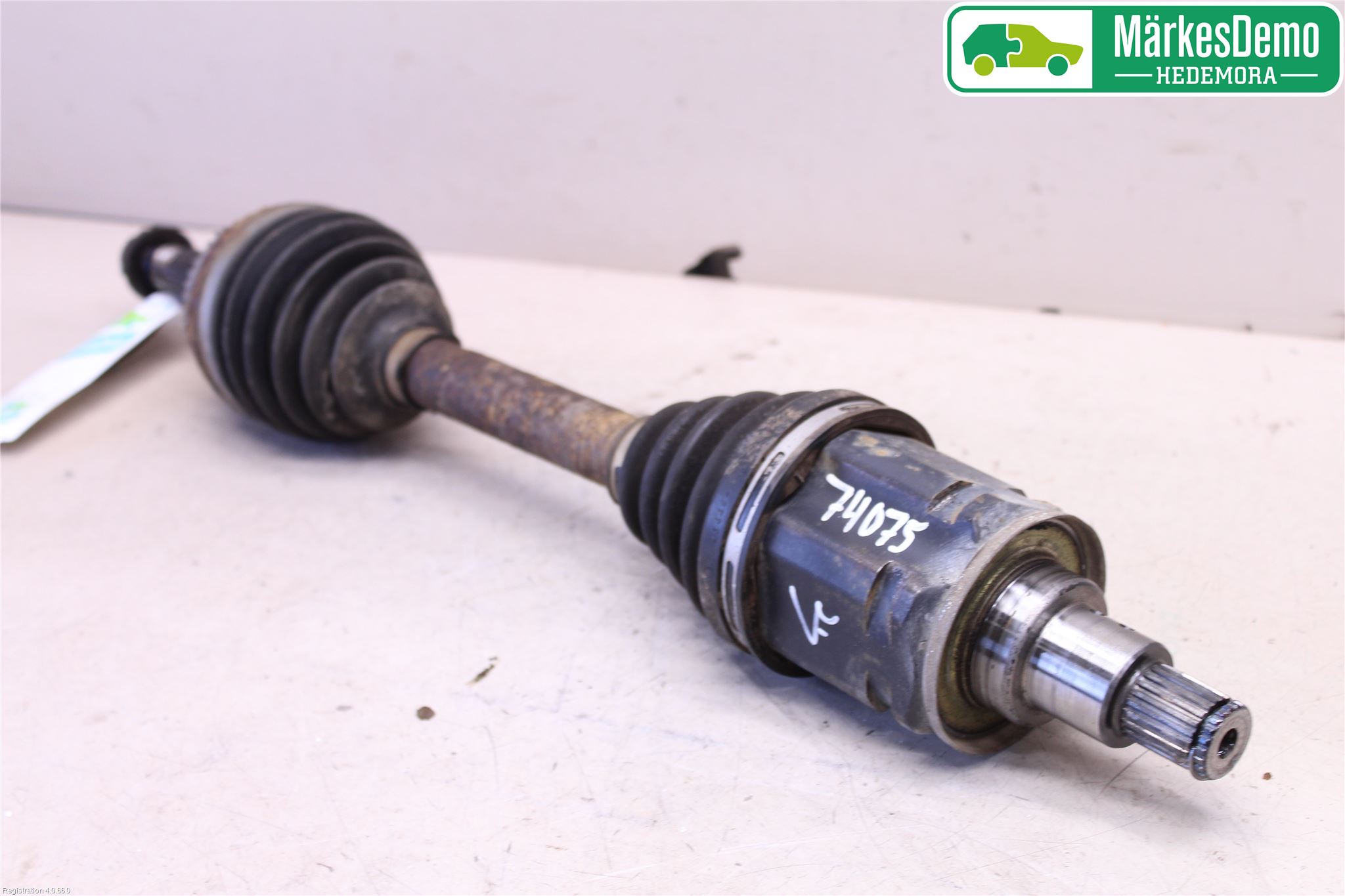 Toyota RAV 4 00-06 Drivaxel Fram Vänster