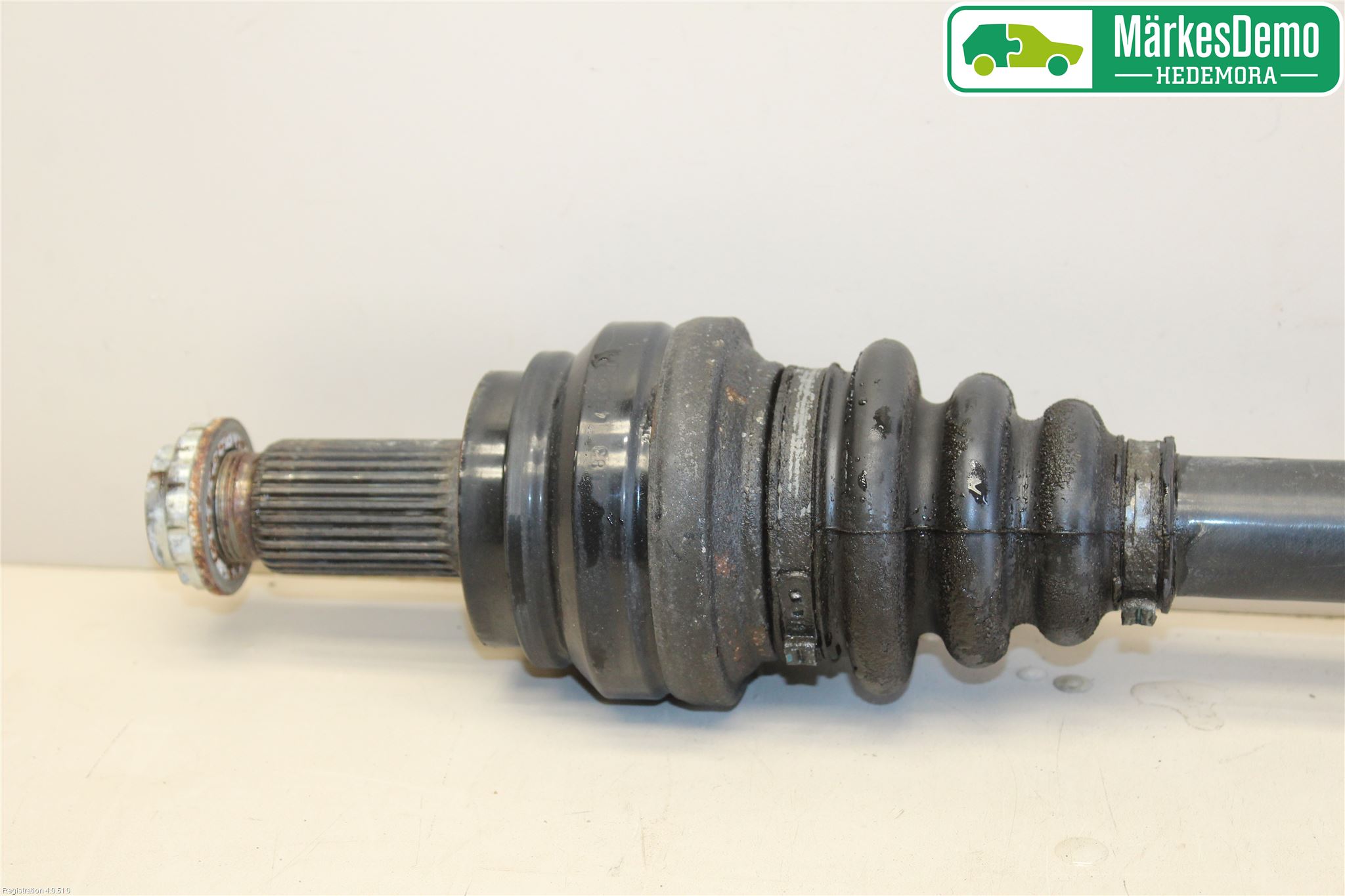 BMW 5 F10/F11/F18 09-17 Drivaxel Bak Höger