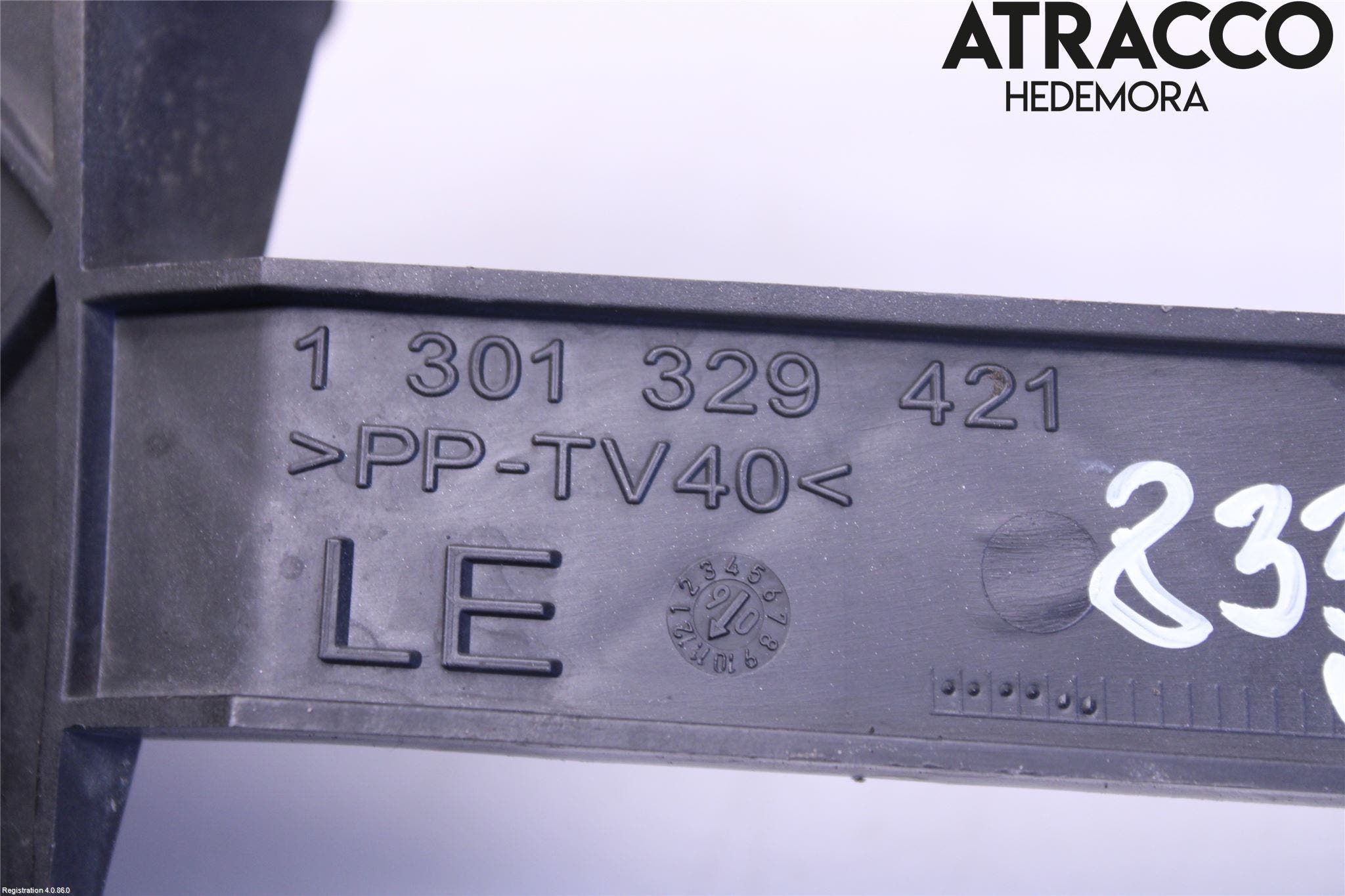 Volkswagen VW TRANSP/CARAVELLE (T5) 04-15 Strålkastarsarg Vänster