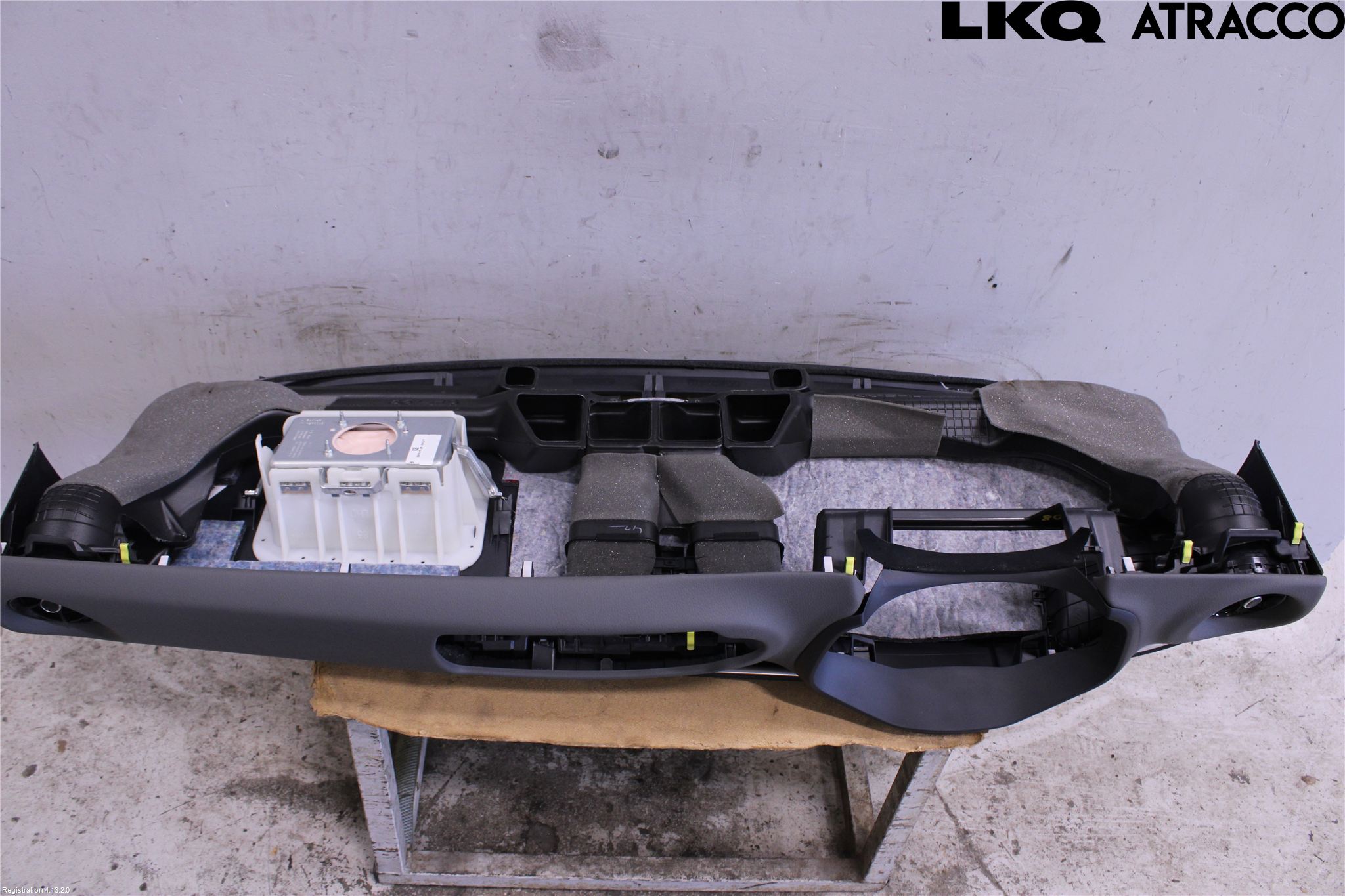 Toyota YARIS XP130 15-20 Instrumentbräda