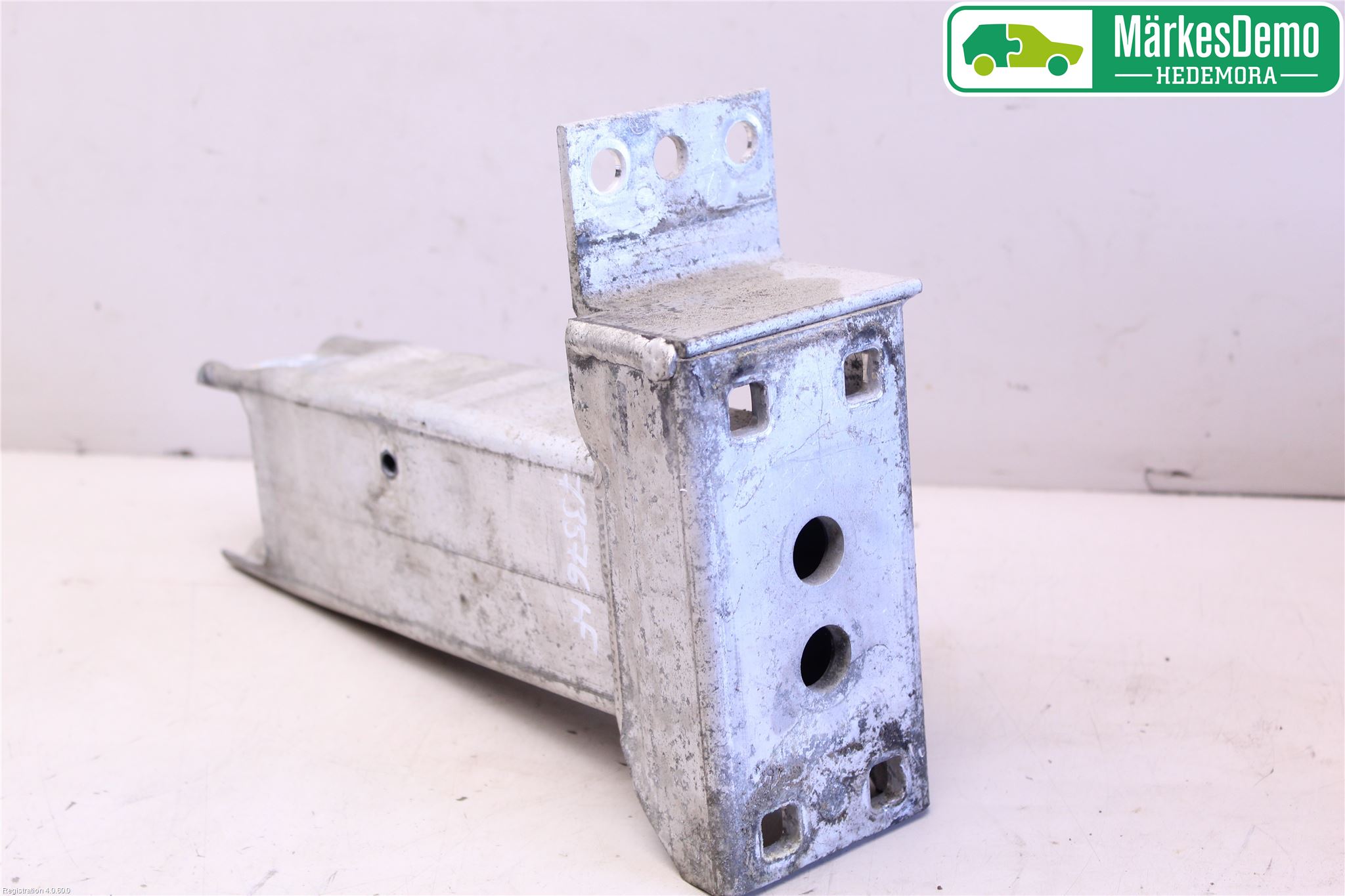 BMW X3 E83     03-10 Stötfångarbärjärn Fram