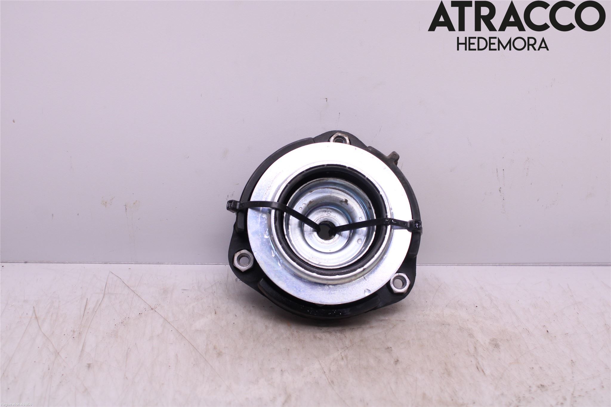 Volkswagen VW GOLF V 04-09 Fjäderbenslager Fram