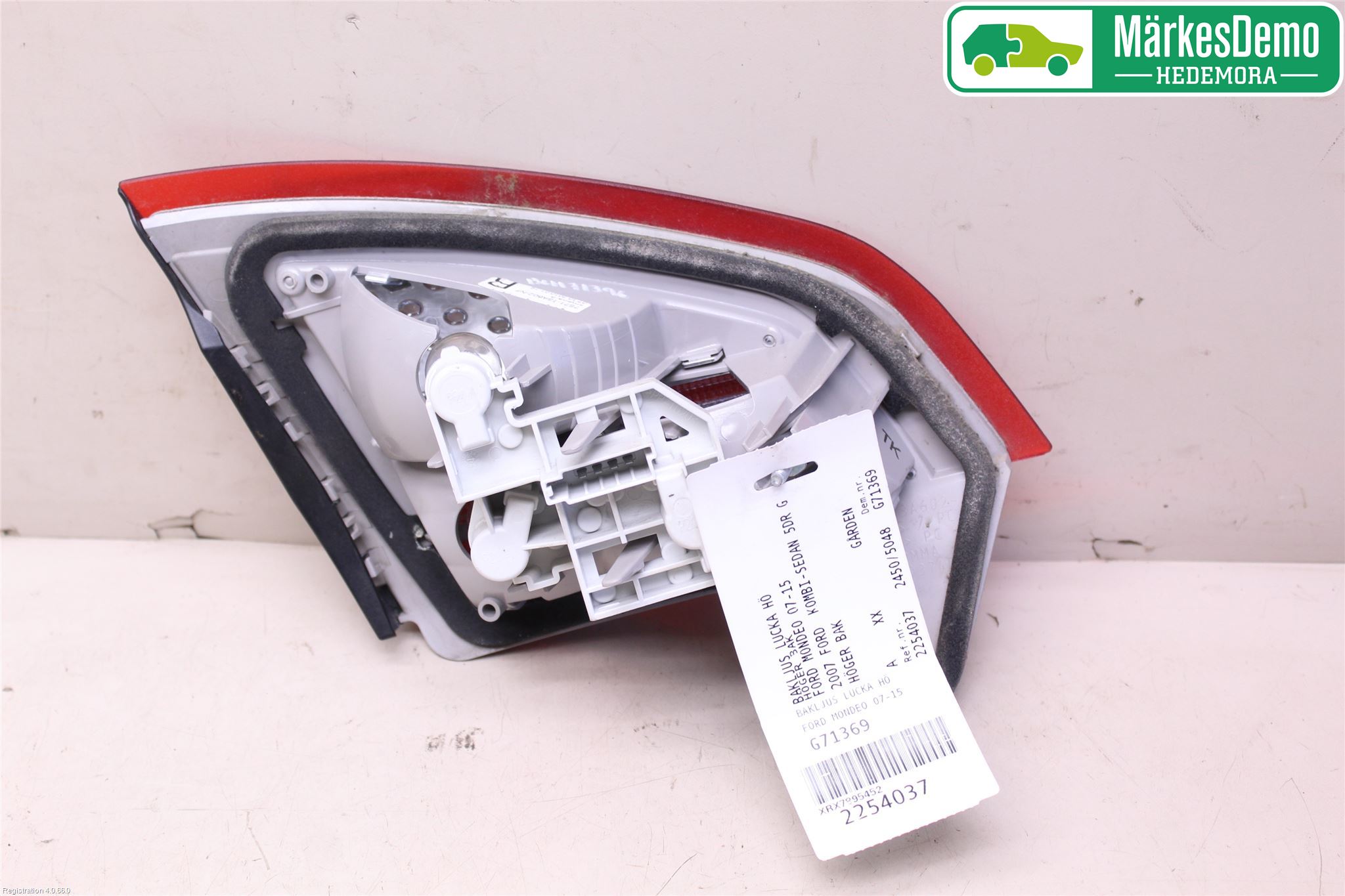 Ford MONDEO 07-15 Bakljus Lucka Hö