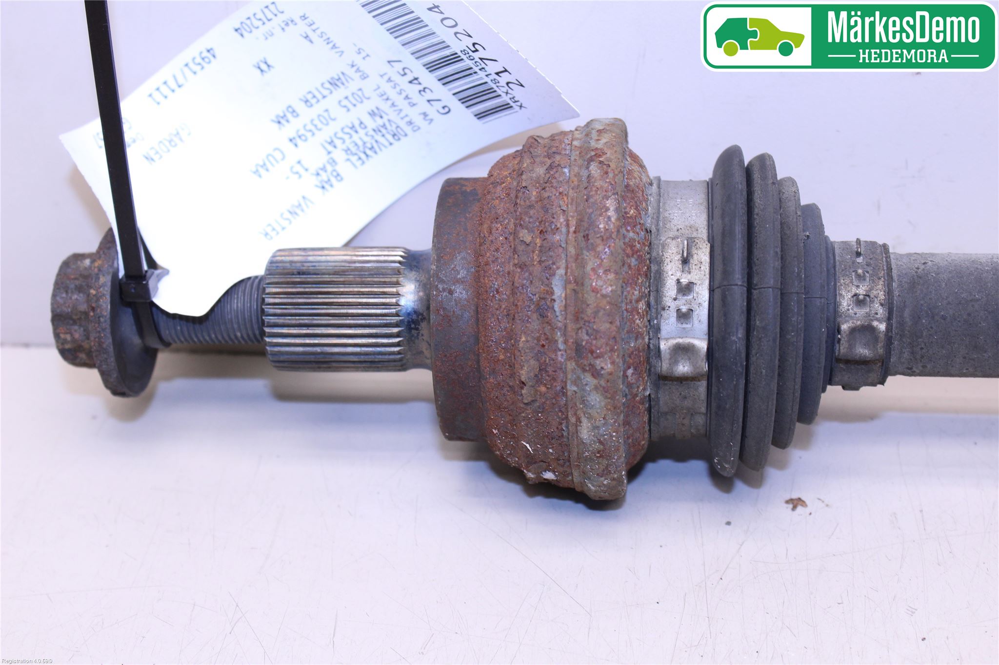 Volkswagen VW PASSAT 15-19 Drivaxel Bak Höger