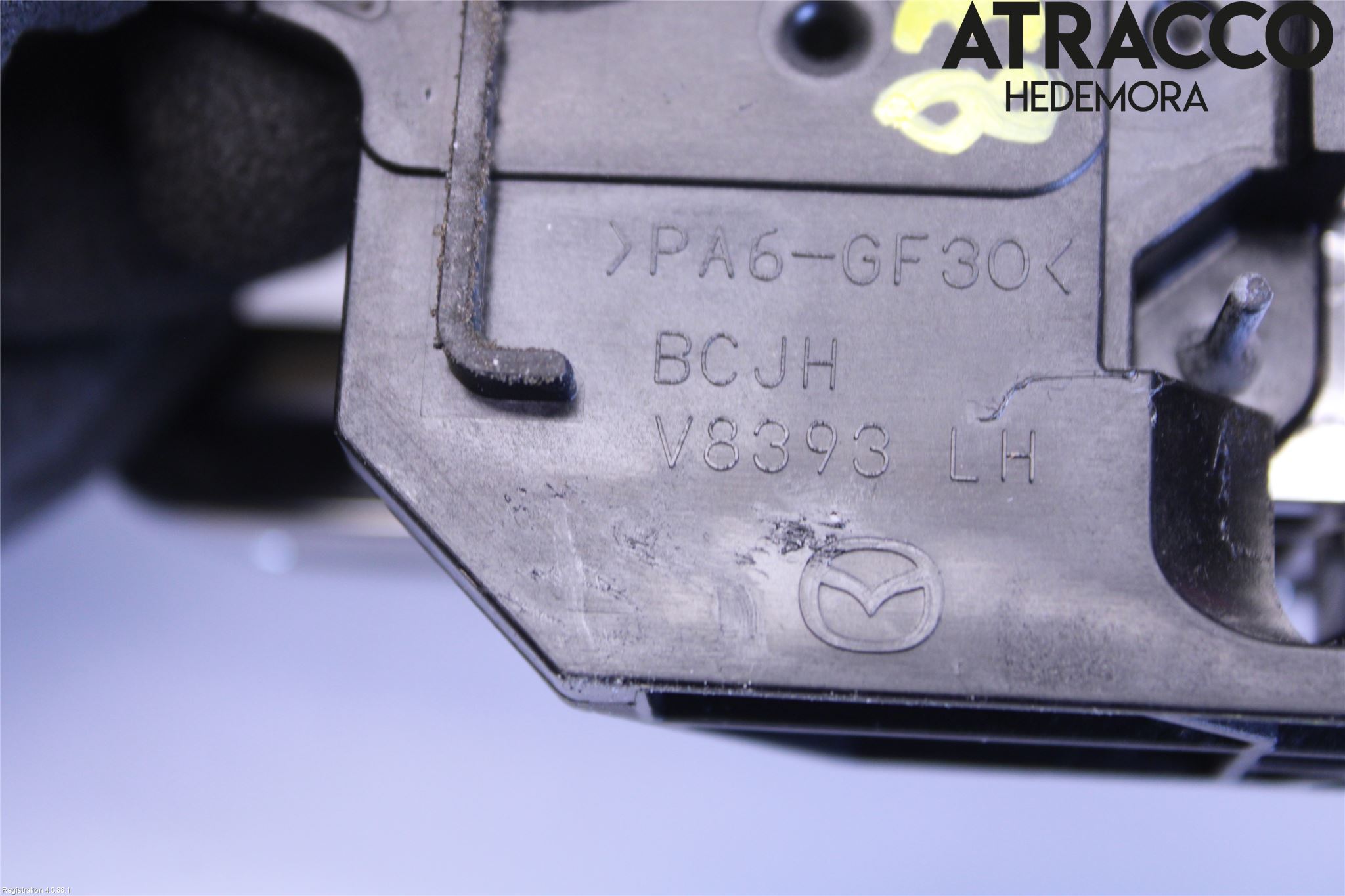 Mazda 3 IV 19- Dörrhandtag Inre Vä