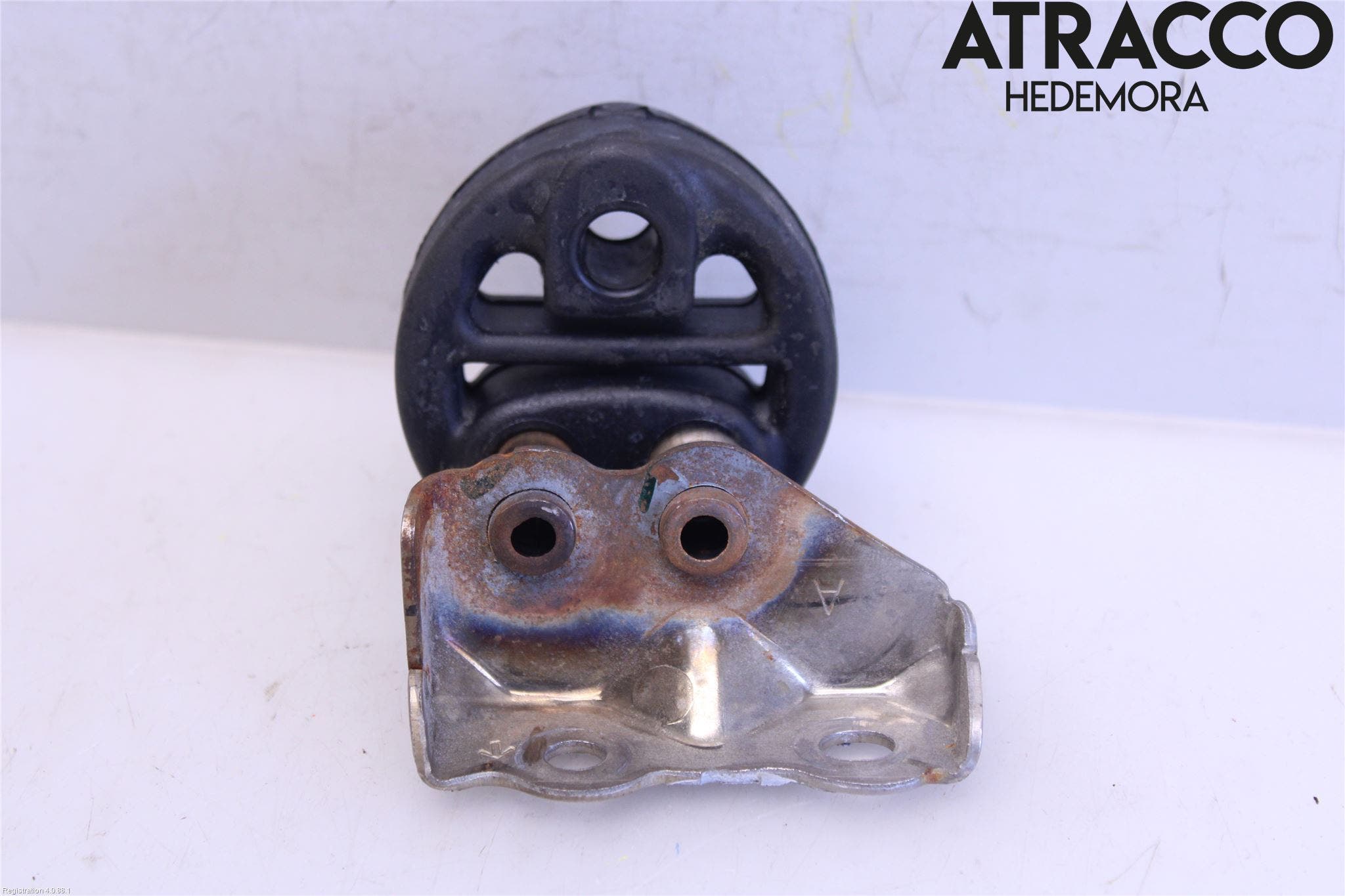 Toyota YARIS CROSS XP21 21- Avgas Monteringsdet