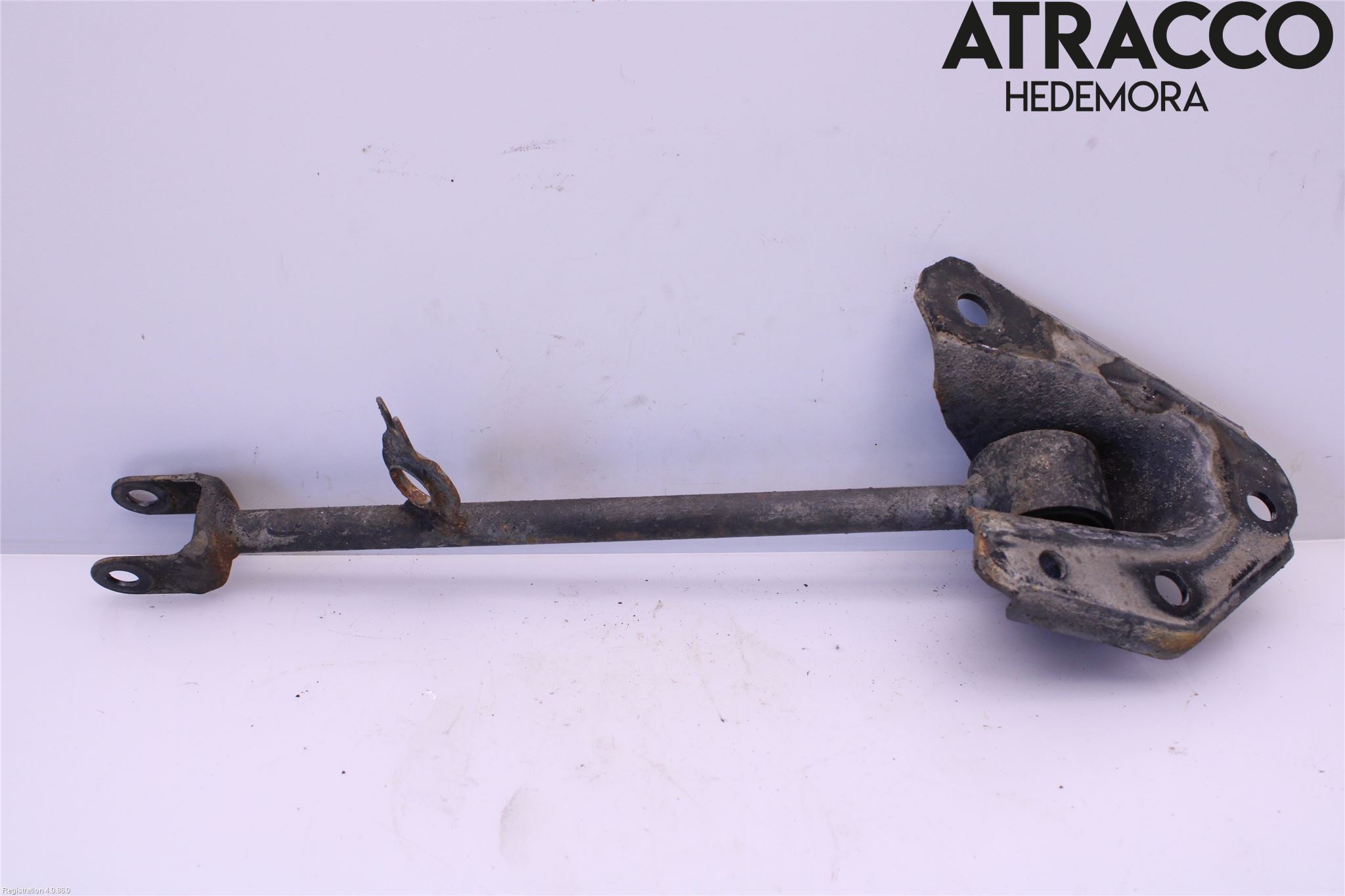 Dacia DUSTER 10-17 Bärarm Bak Höger