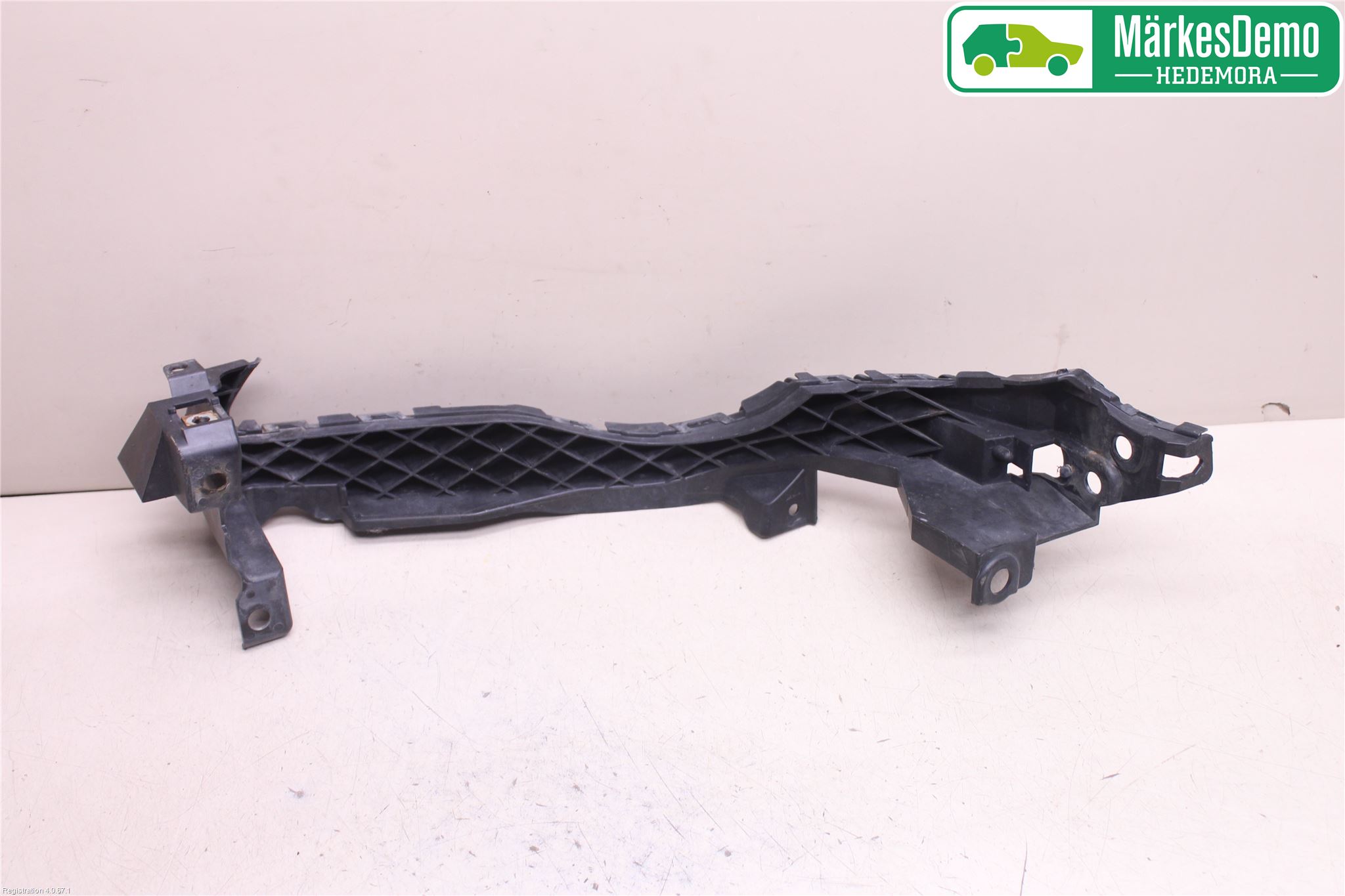 Subaru OUTBACK   07-09 Stötfångarfäste Fram Hö