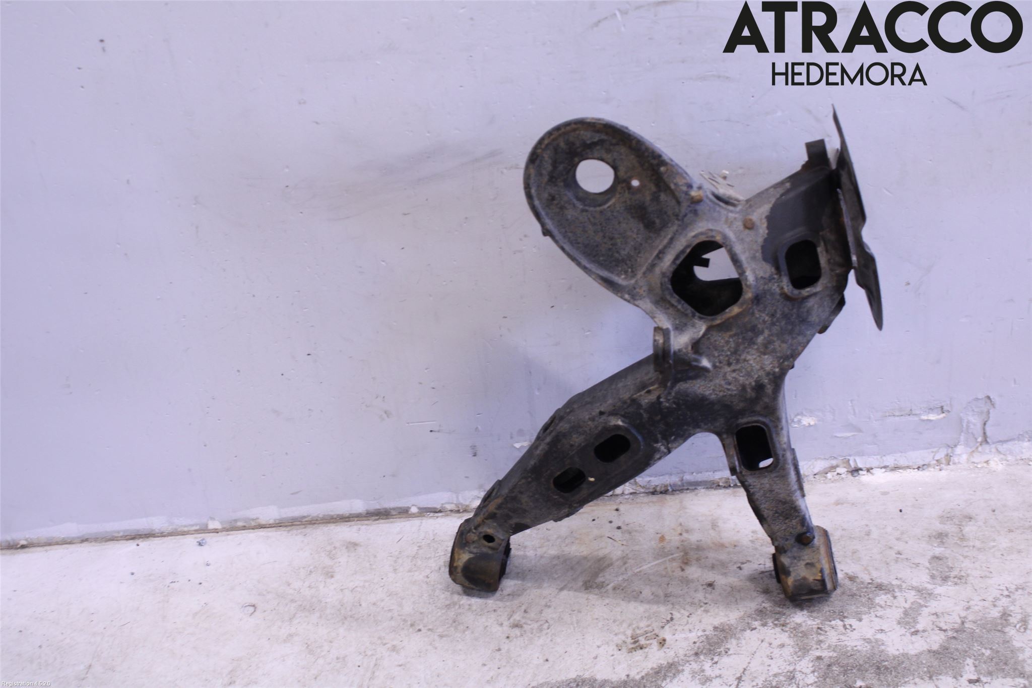 Ford E-TRANSIT SKÅP/BUSS 22- Bärarm Bak Höger