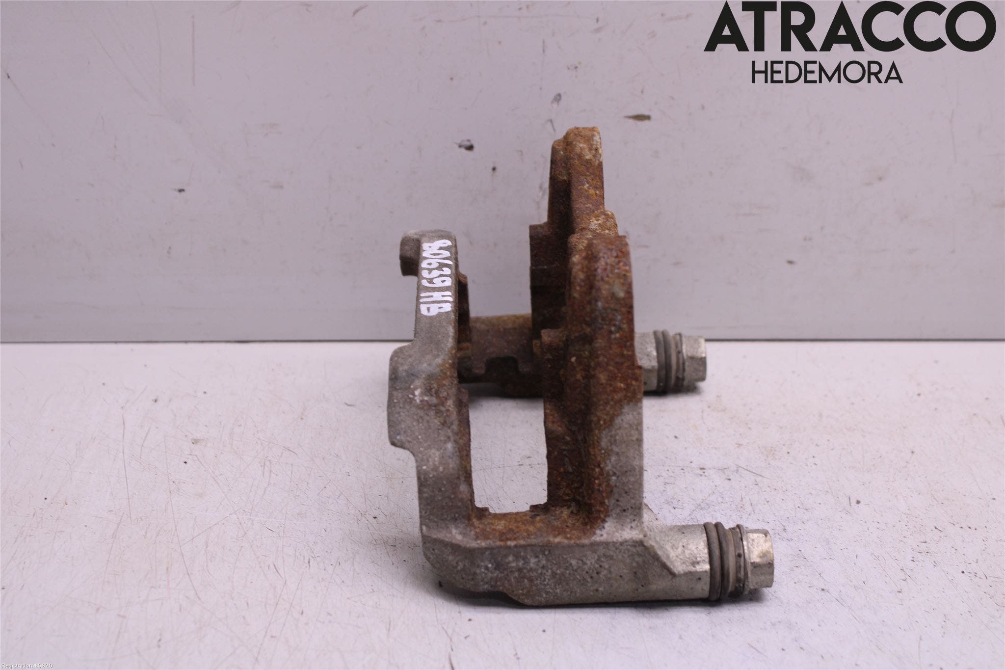 Toyota RAV4 19- Bromsokshållare