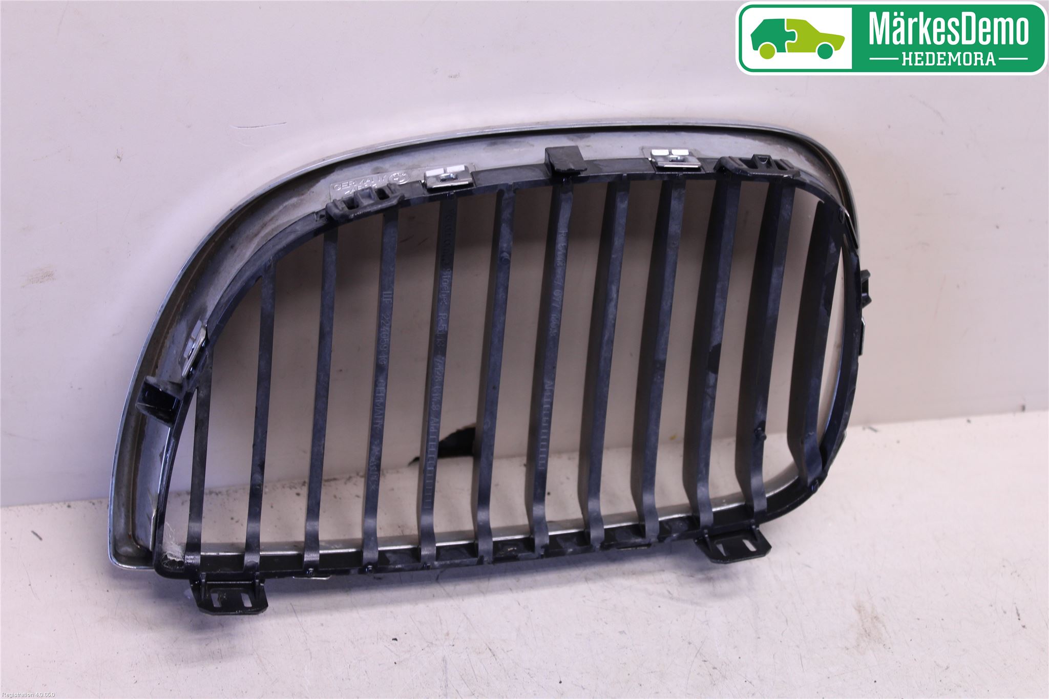 BMW 1 E87/81 5D/3D 03-11 Grilldel Höger