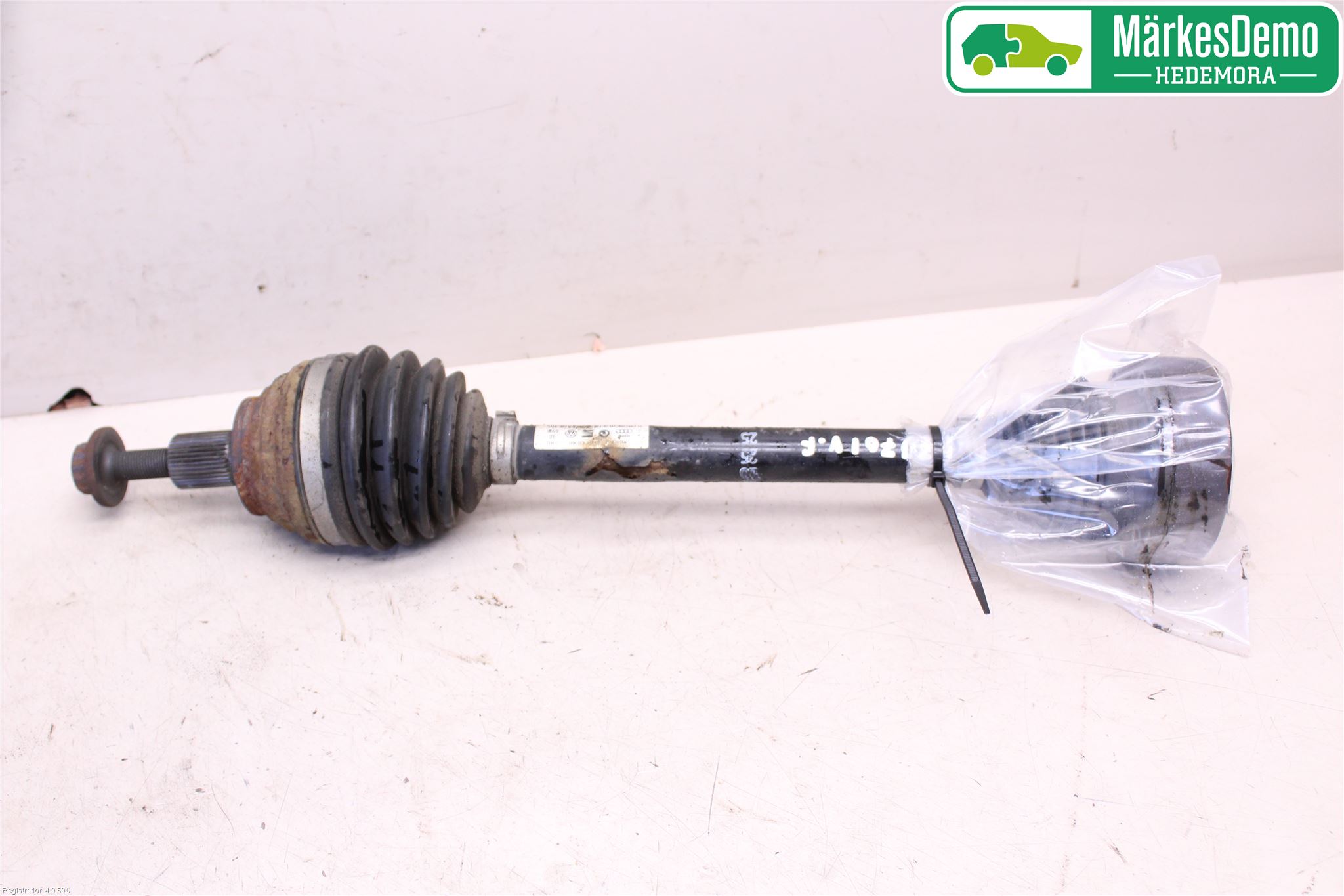 Volkswagen VW GOLF VI 09-13 Drivaxel Fram Vänster