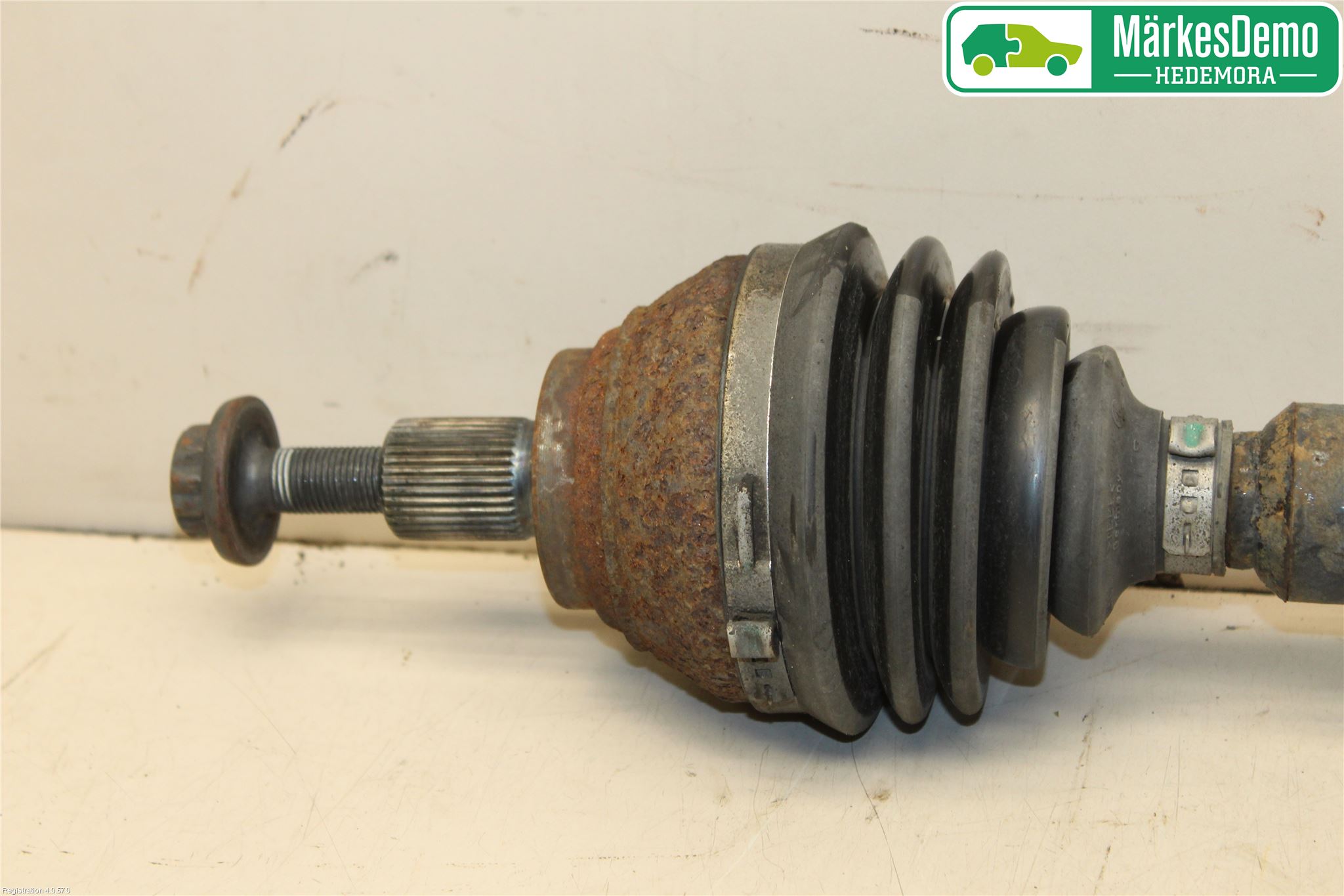 Volkswagen VW PASSAT 11-14 Drivaxel Fram Höger