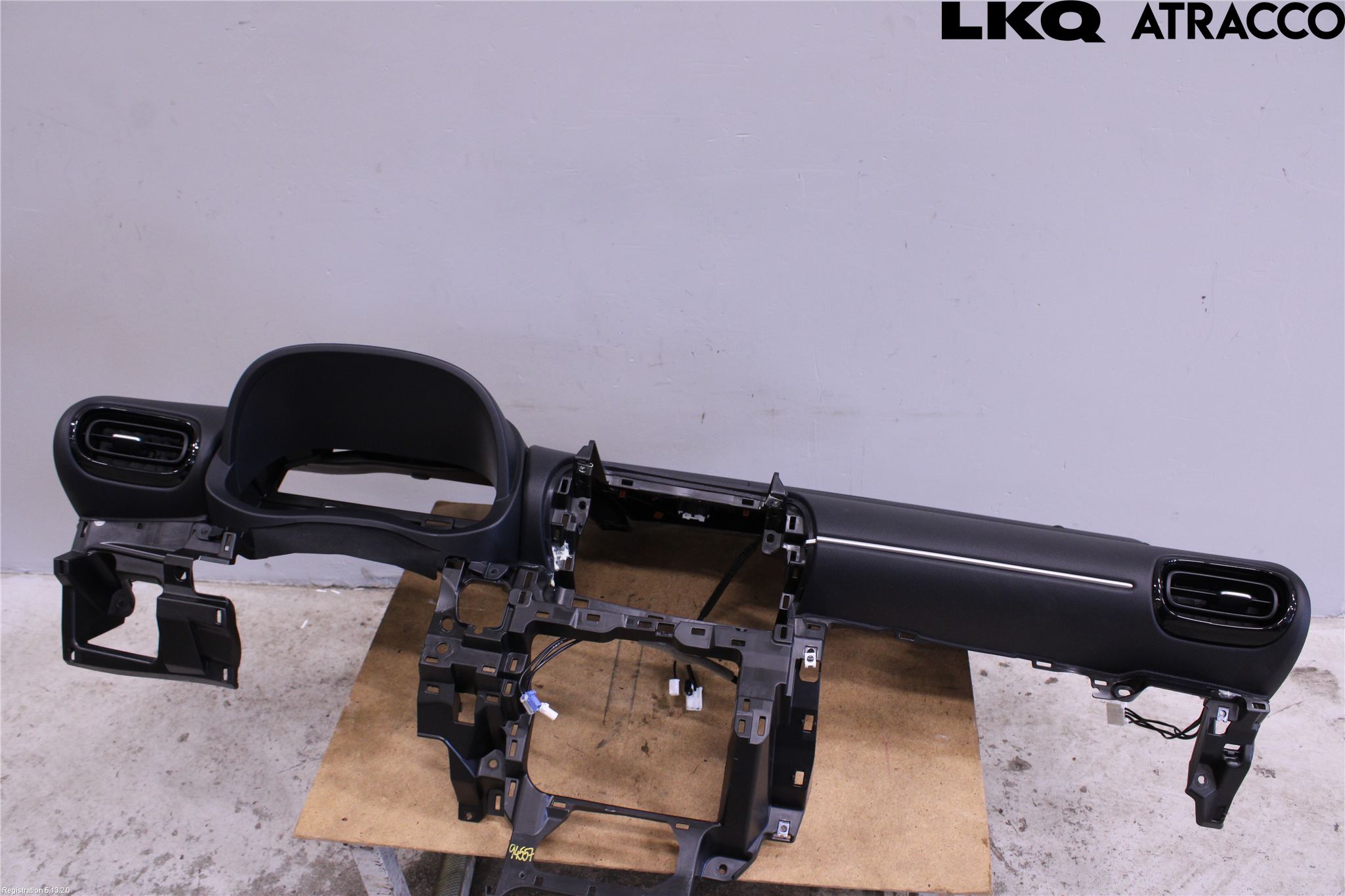 Toyota YARIS CROSS XP21 21- Instrumentbräda