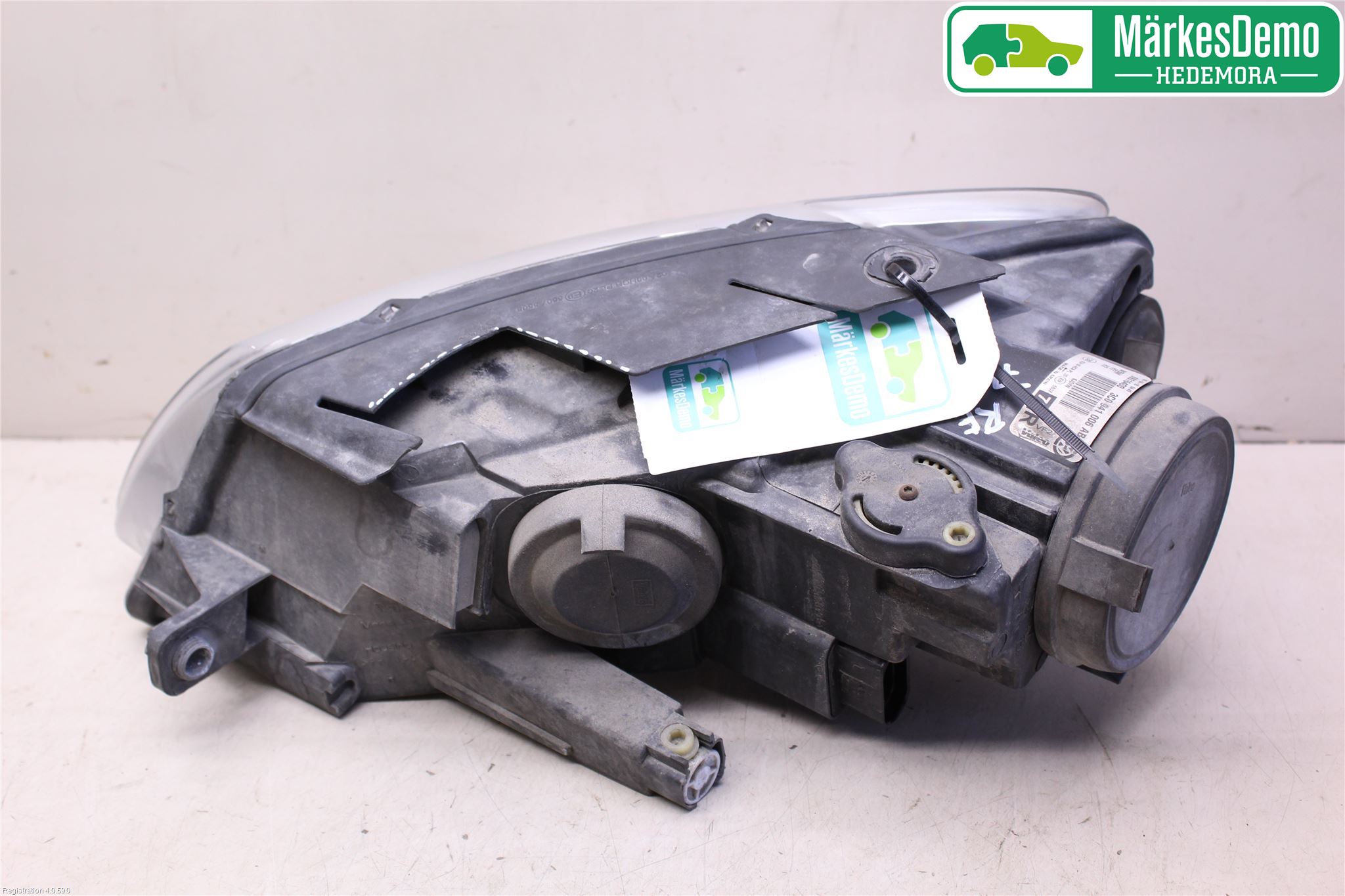 Volkswagen VW PASSAT 05-11 Strålkastare Höger