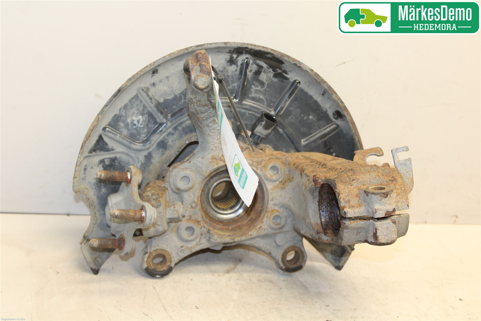Volkswagen VW CADDY 11-15 Styrspindel Lagerhus Vä