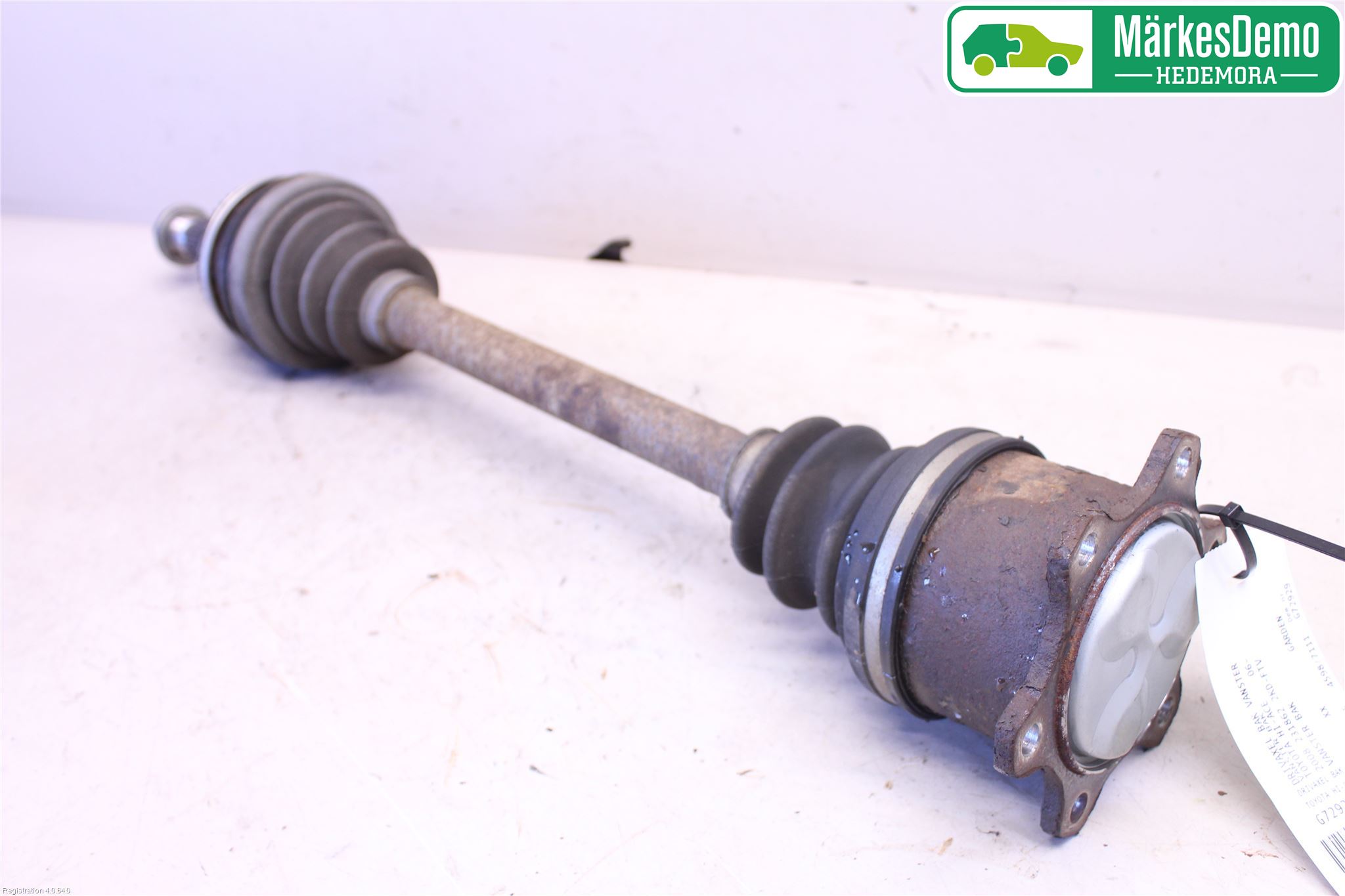 Toyota HI-ACE 06-12 Drivaxel Bak Vänster