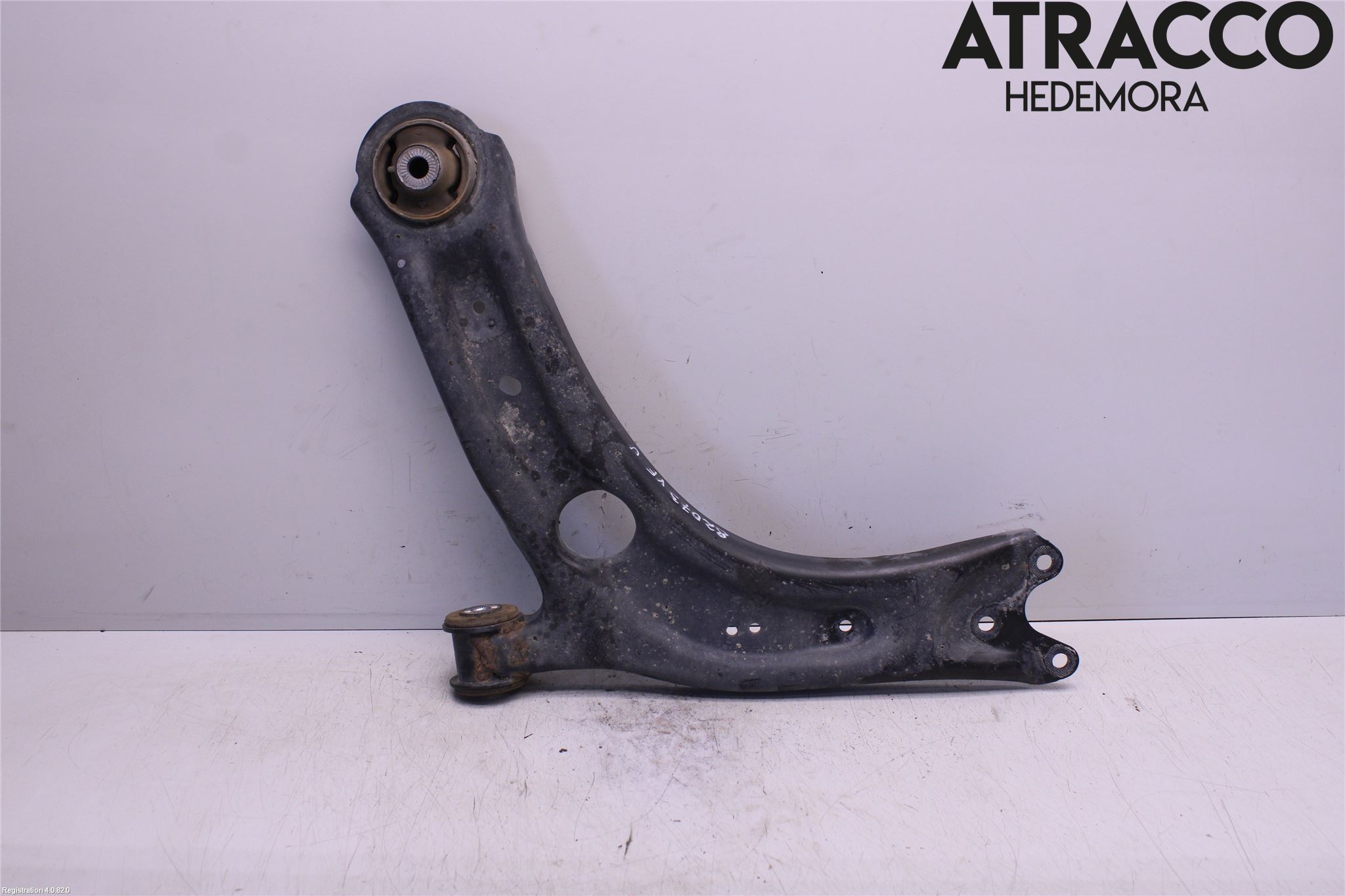 Volkswagen VW PASSAT 15-19 Bärarm Fram Undre Vä