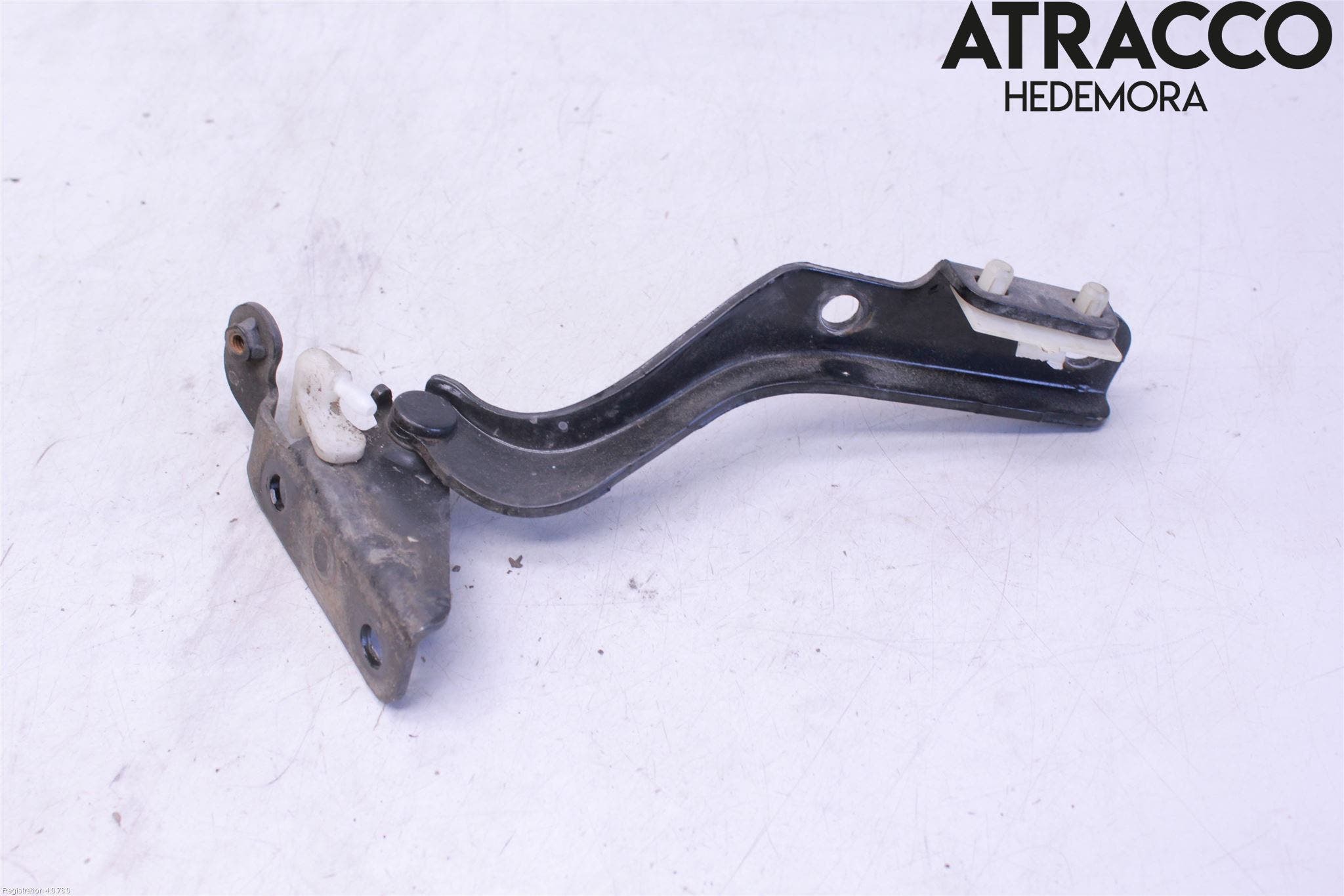 Subaru B9 TRIBECA 06-07 Huvgångjärn