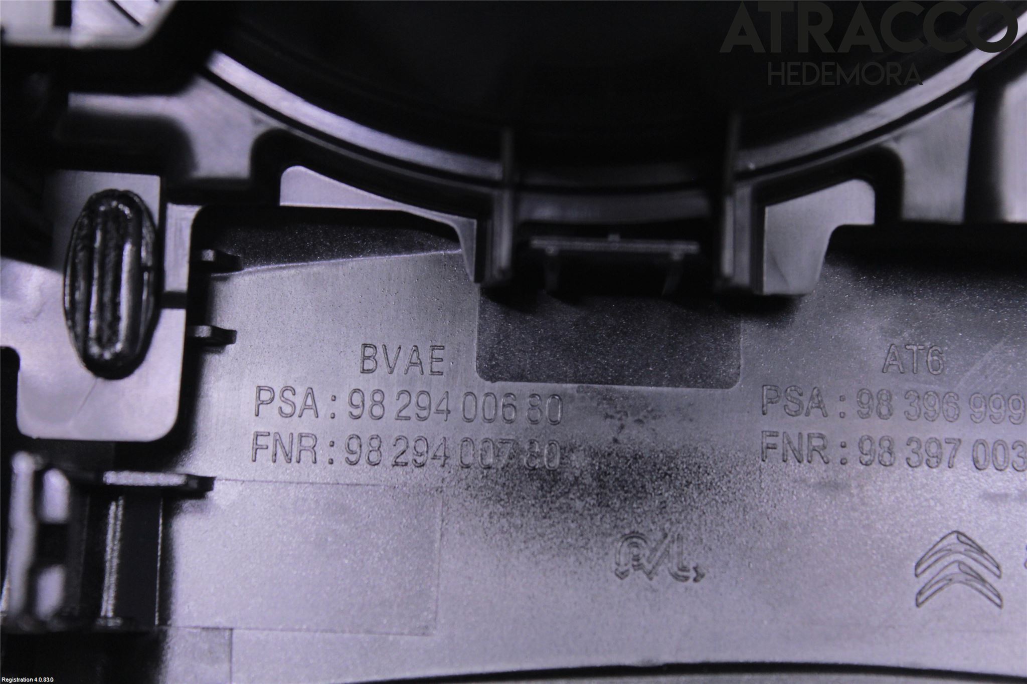 Peugeot 208/E-208 20- Instrumentkonsoll Mitt