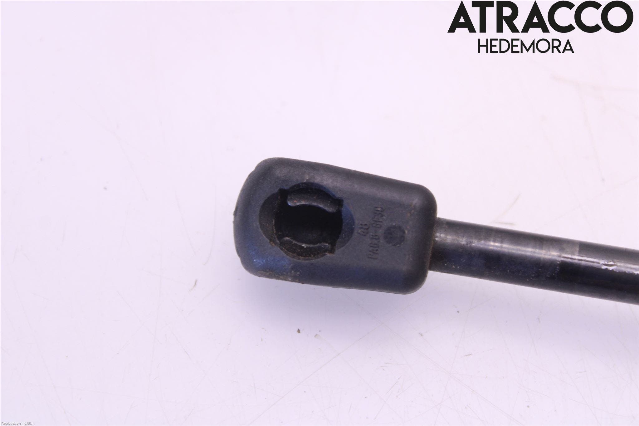 Volvo V90 17->> Gasfjäder Motorhuv