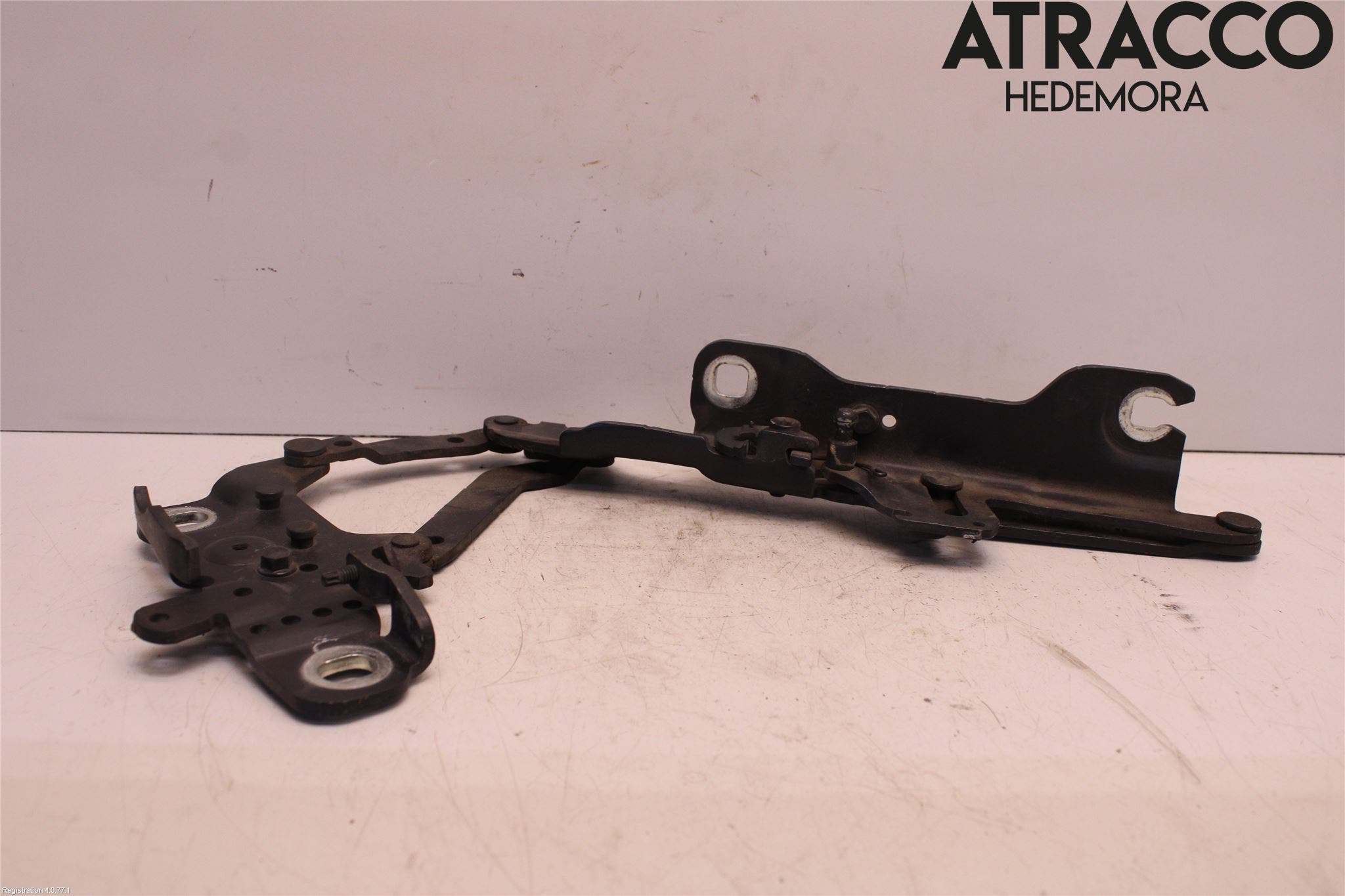 BMW 1 F20/F21 11-19 Huvgångjärn