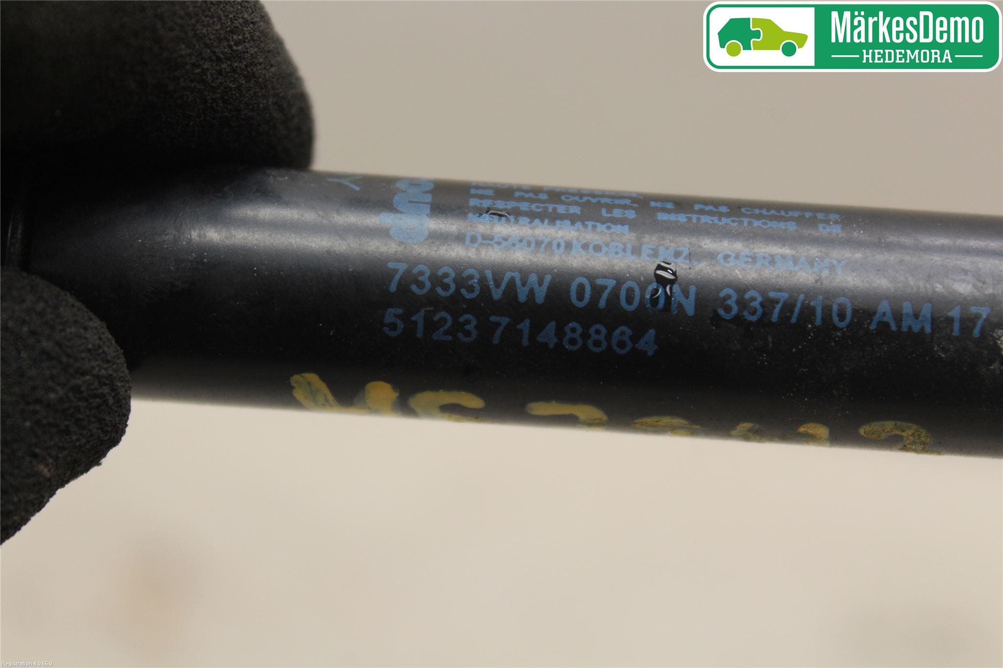 Mini CLUBMAN R55 06-14 Gasfjäder Motorhuv