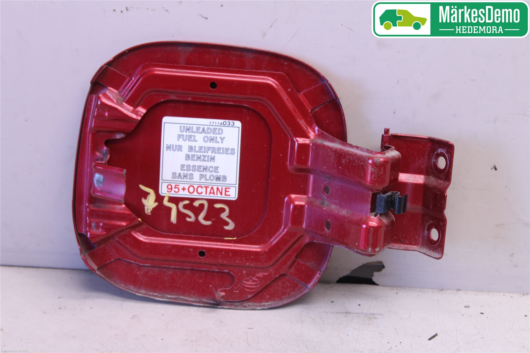 Mitsubishi OUTLANDER 13-21 Tanklucka