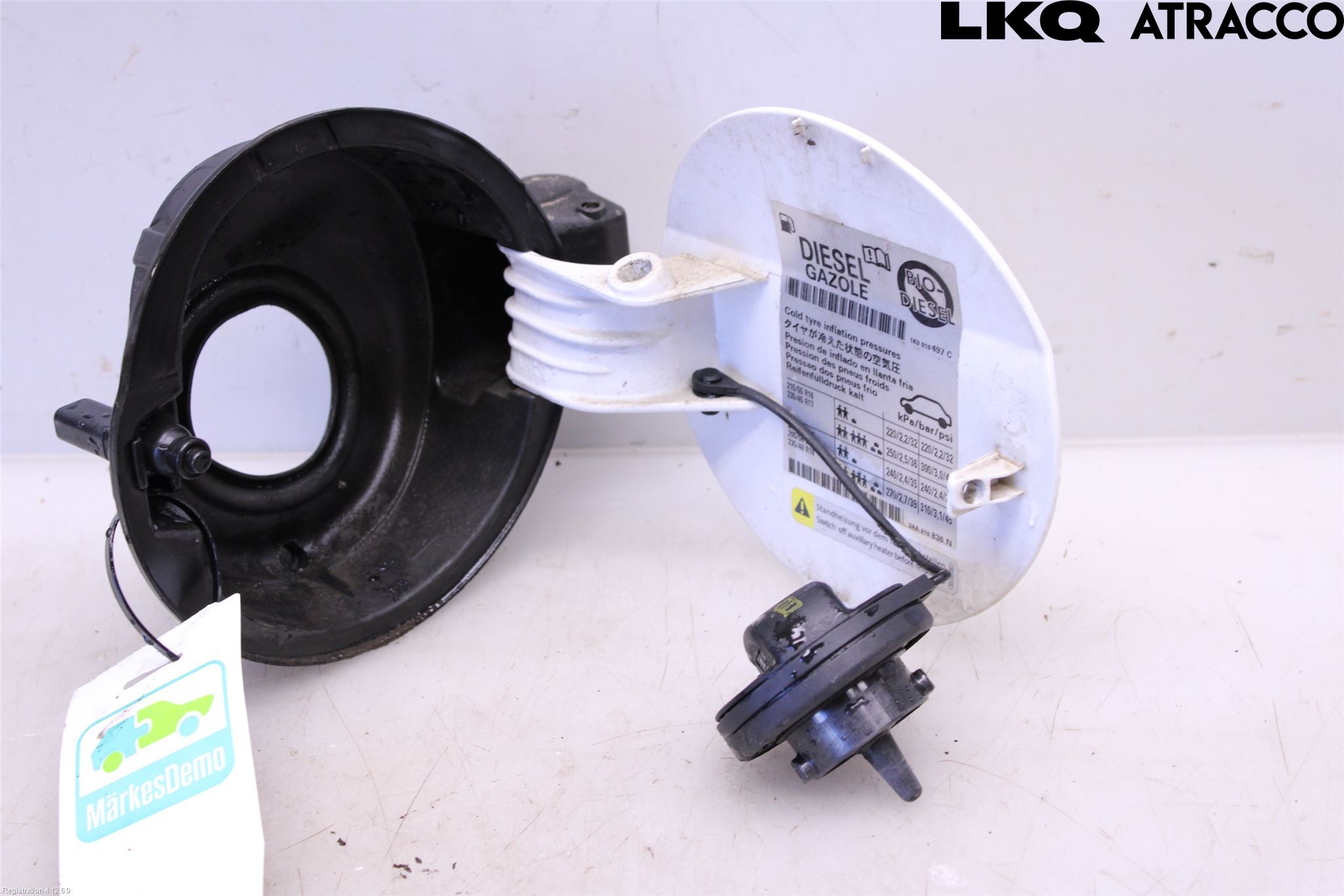 Volkswagen VW PASSAT 11-14 Tanklucka