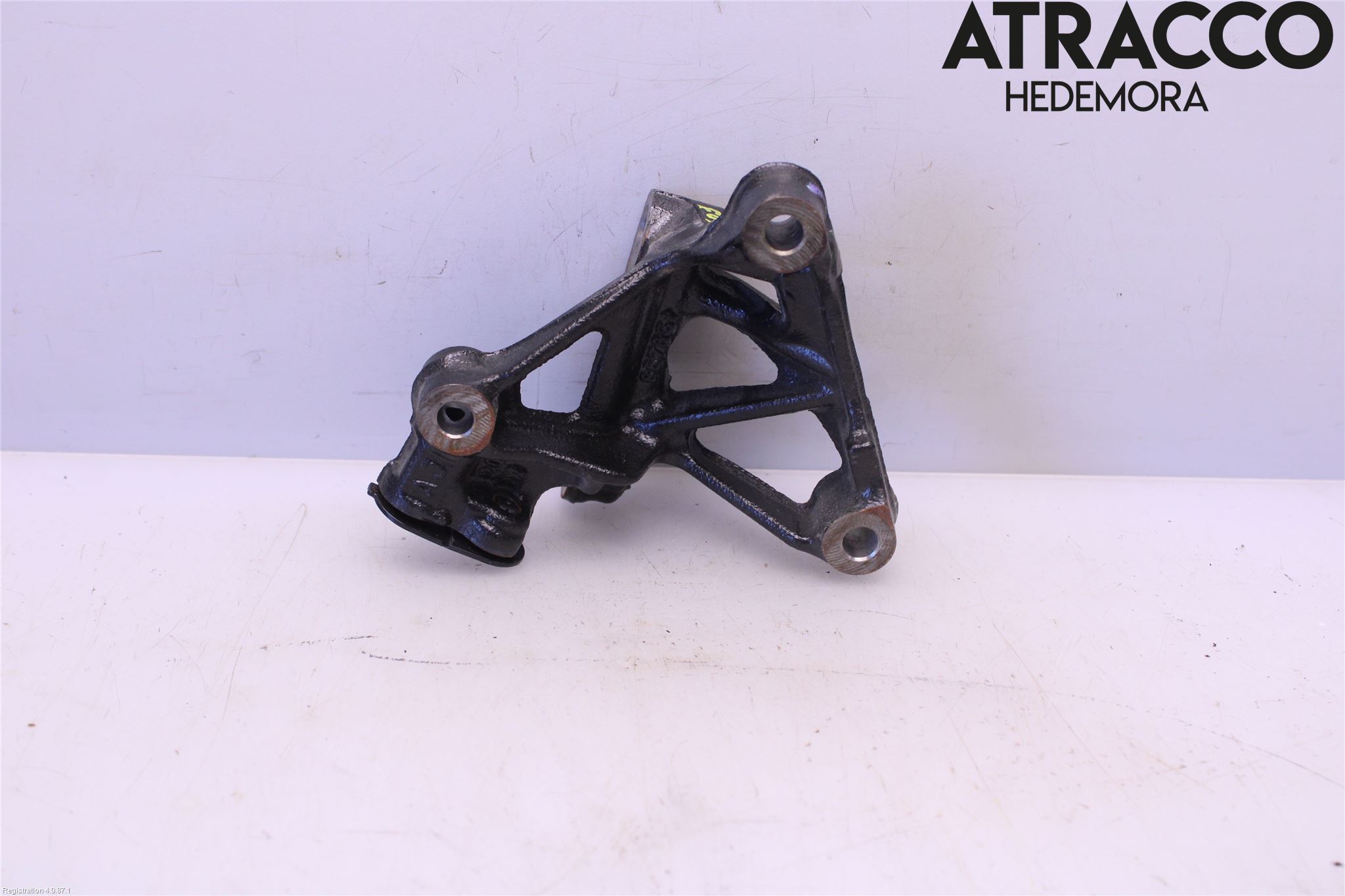 Toyota YARIS XP21 20- Motorfäste